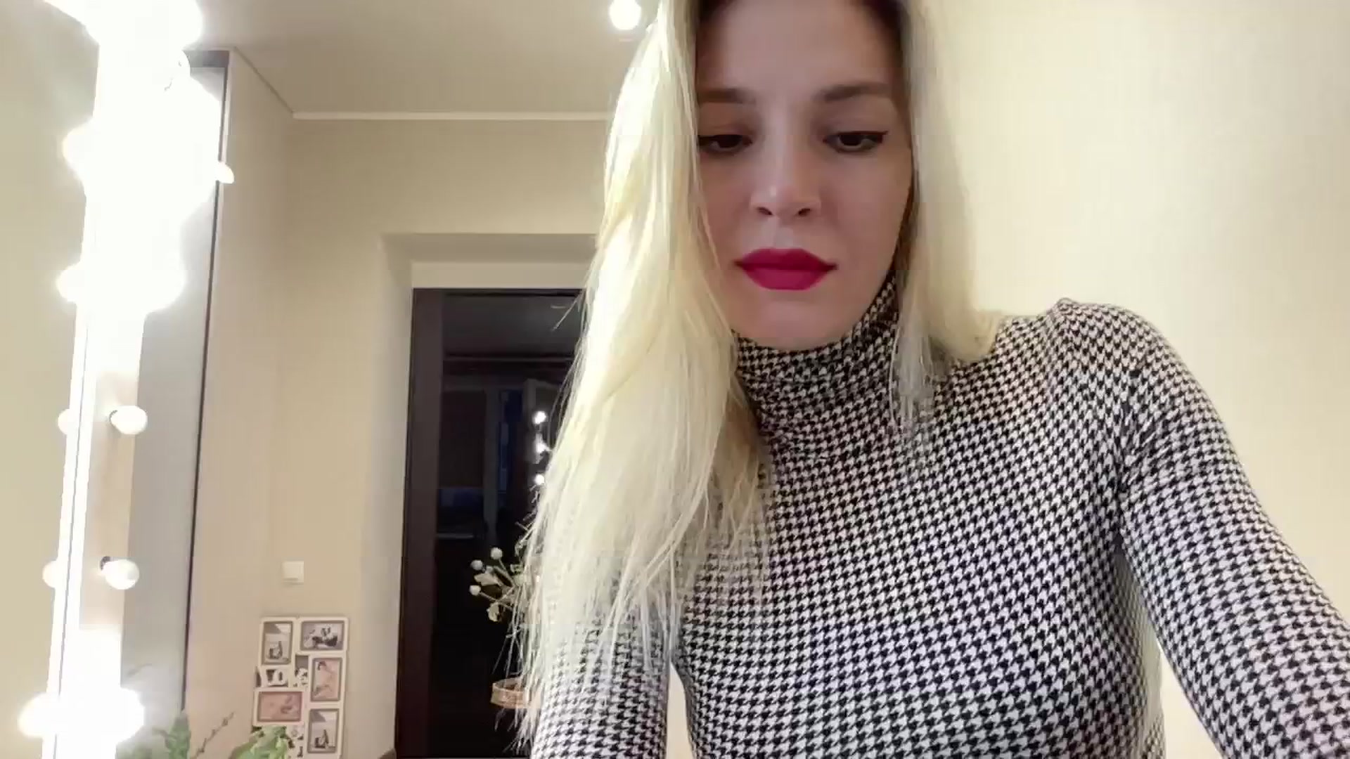 Gallery image thumbnail from AmazingkellyX's myfreecams stream on, 11/14/2024, 11:13 image 14 of 20