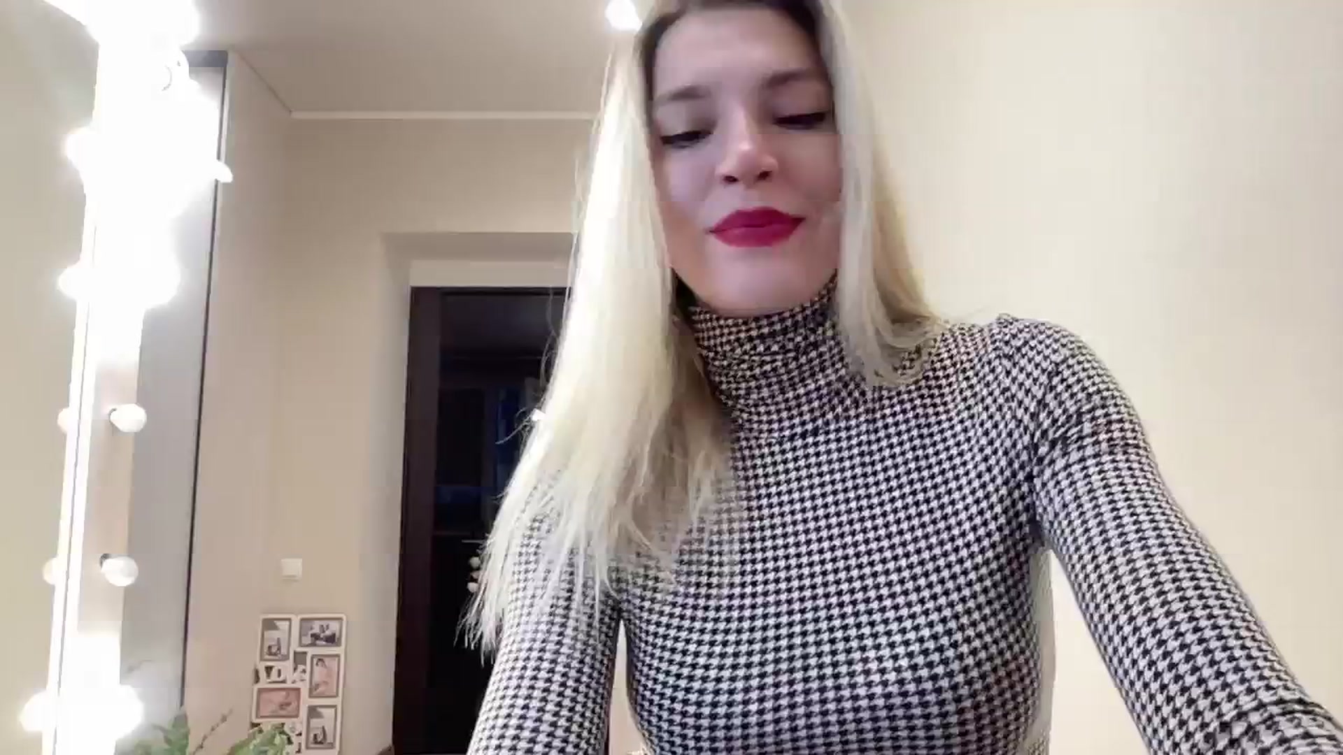 Gallery image thumbnail from AmazingkellyX's myfreecams stream on, 11/14/2024, 11:13 image 7 of 20