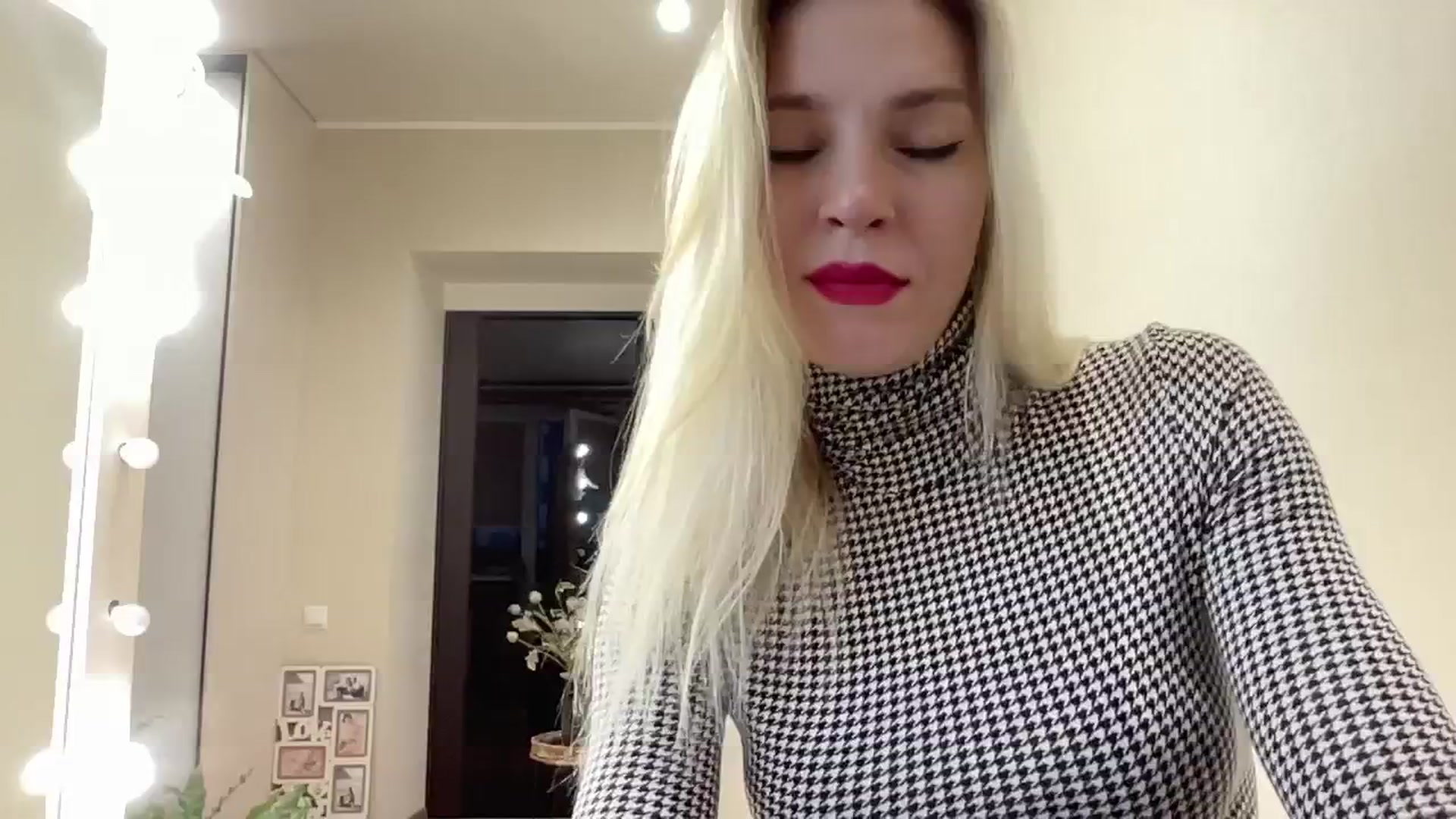 Gallery image thumbnail from AmazingkellyX's myfreecams stream on, 11/14/2024, 11:13 image 15 of 20