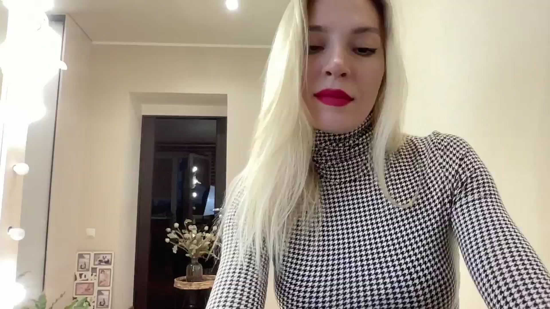 Gallery image thumbnail from AmazingkellyX's myfreecams stream on, 11/14/2024, 11:13 image 18 of 20