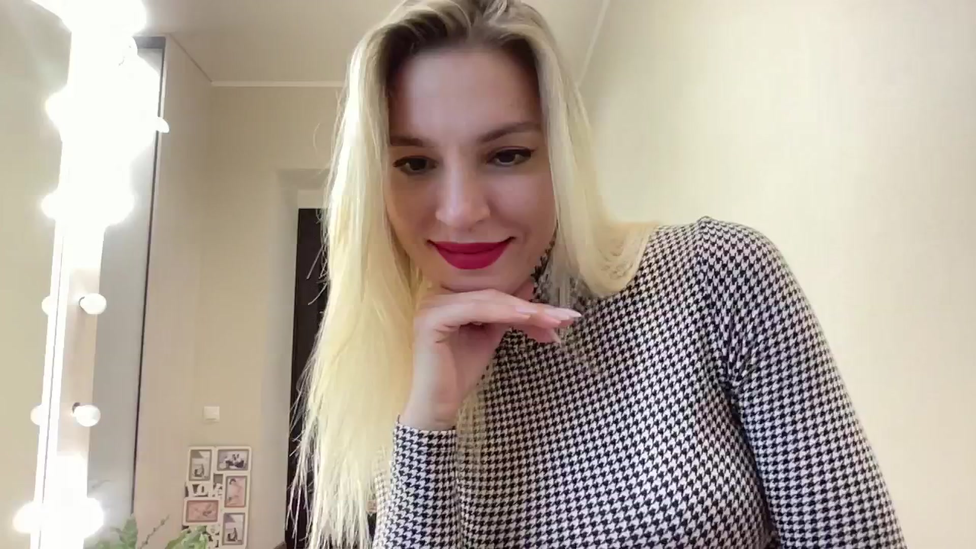 Gallery image thumbnail from AmazingkellyX's myfreecams stream on, 11/14/2024, 11:13 image 16 of 20