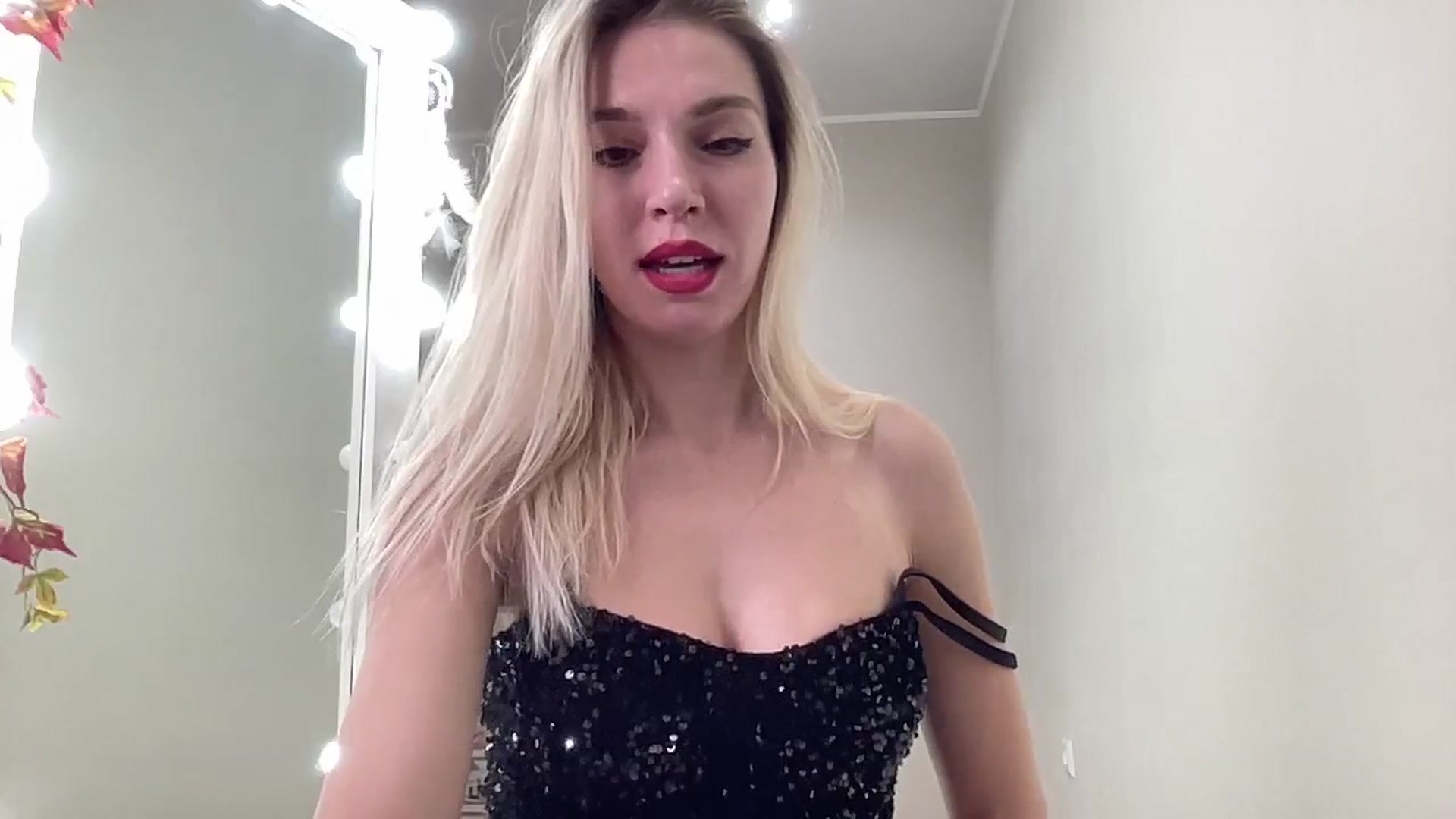 Gallery image thumbnail from AmazingkellyX's myfreecams stream on, 11/17/2024, 13:05 image 19 of 20