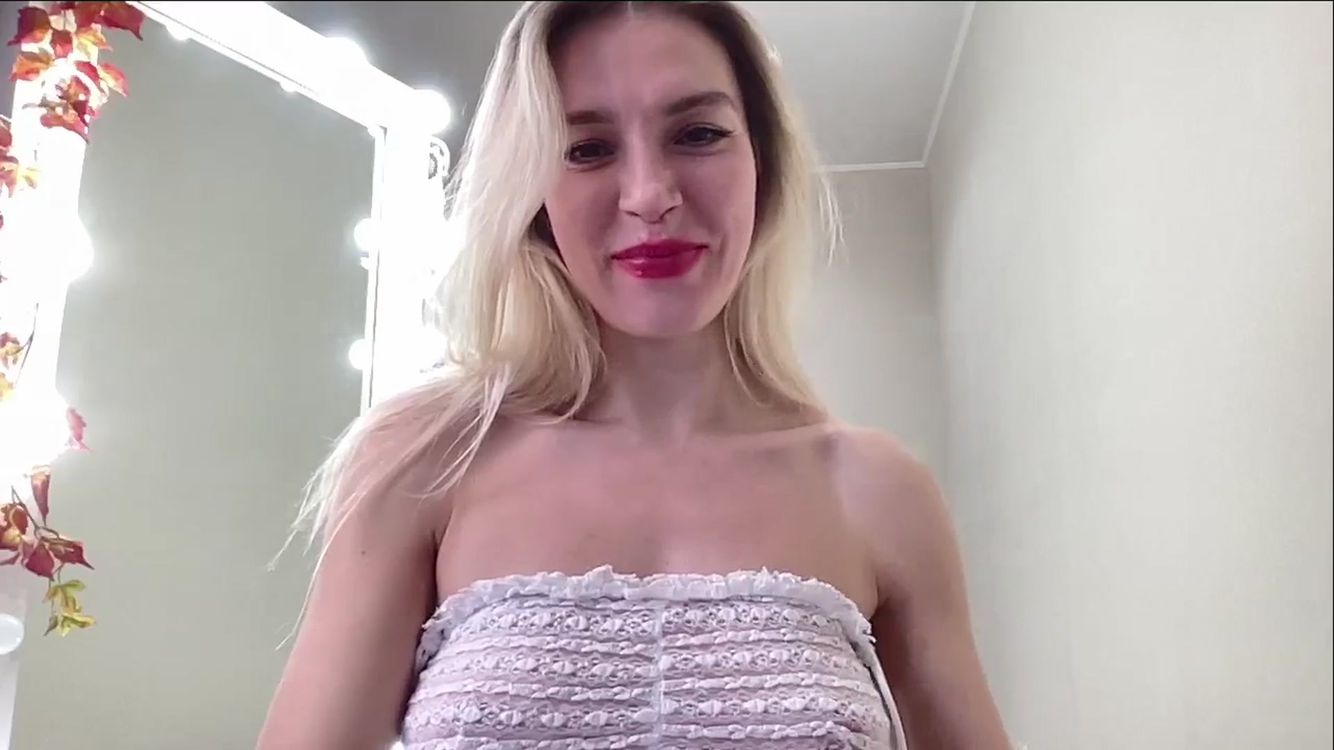 Gallery image thumbnail from AmazingkellyX's myfreecams stream on, 11/19/2024, 11:28 image 15 of 20