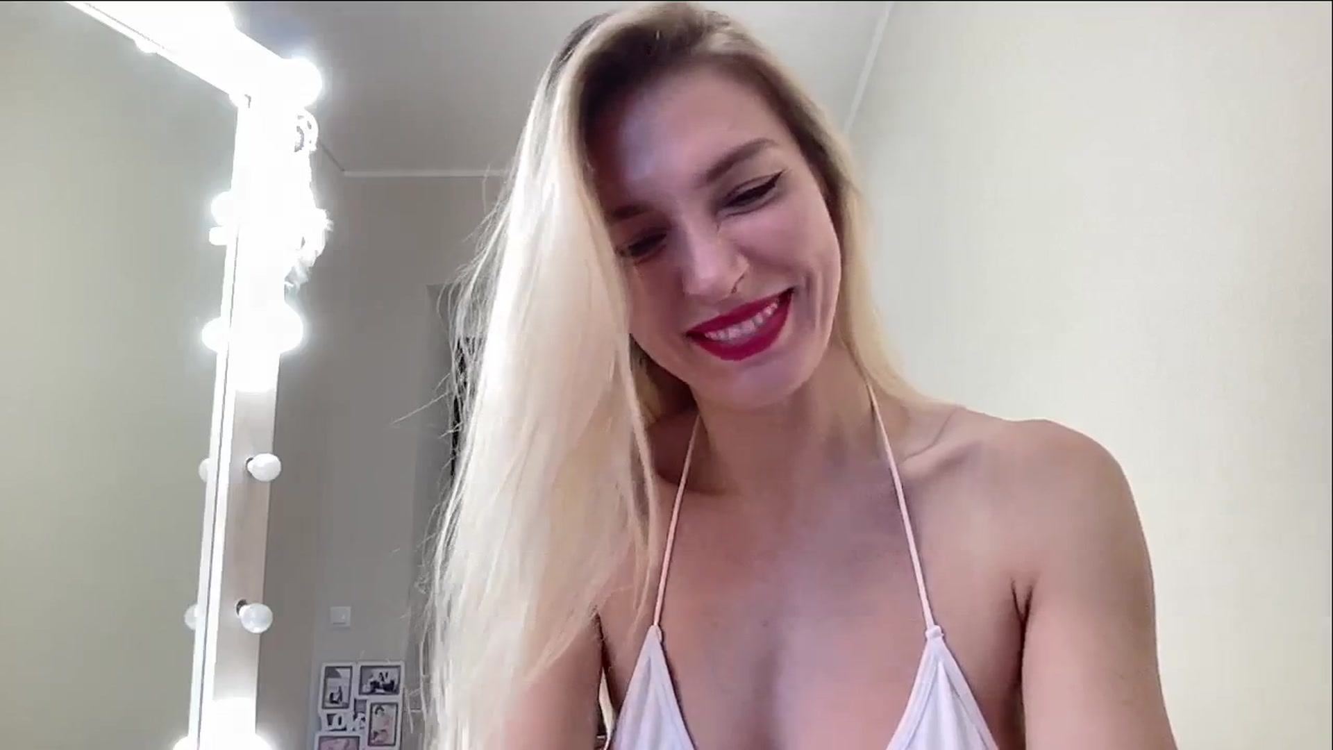 Gallery image thumbnail from AmazingkellyX's myfreecams stream on, 11/19/2024, 11:28 image 10 of 20
