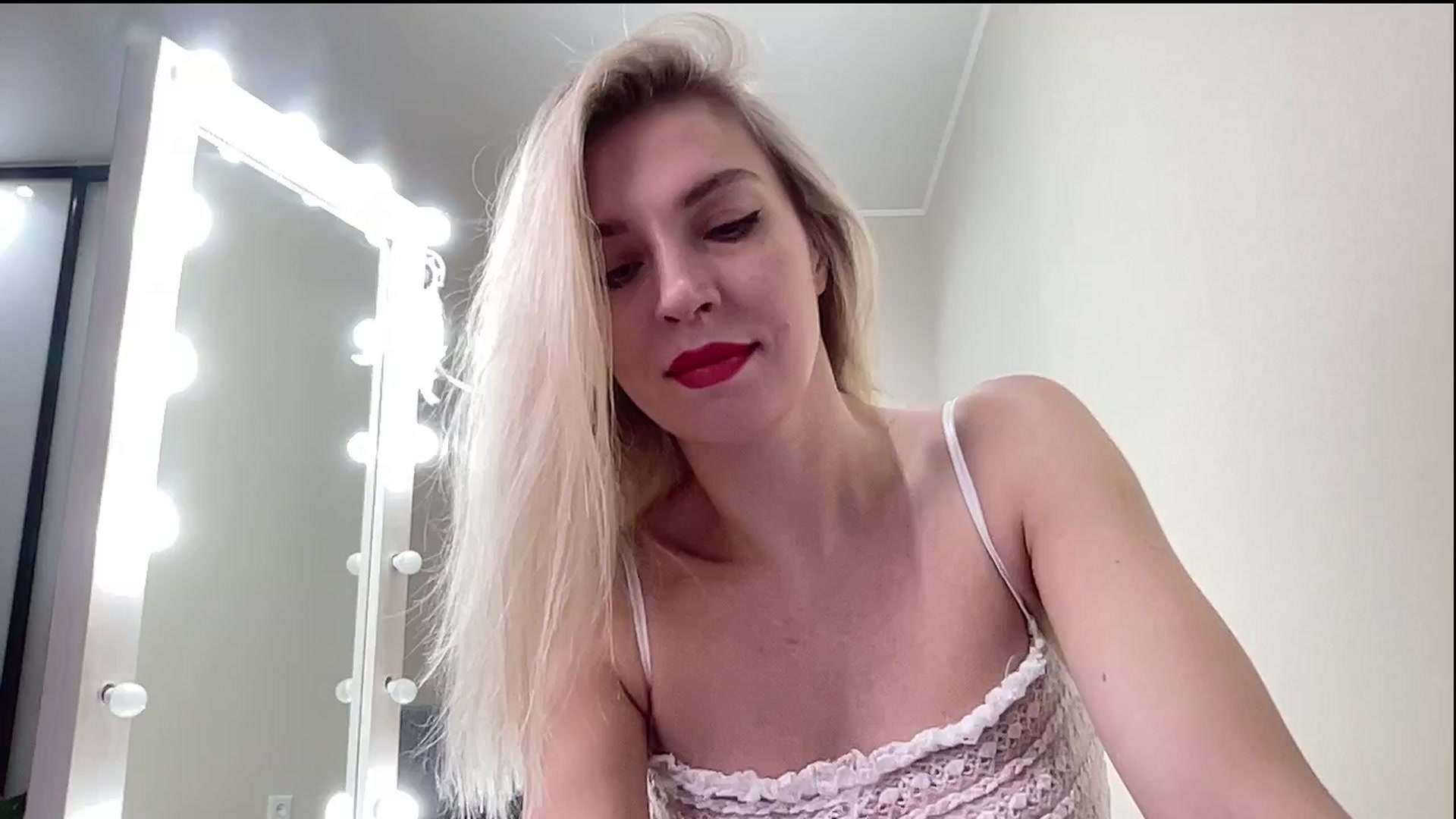 Gallery image thumbnail from AmazingkellyX's myfreecams stream on, 12/03/2024, 09:49 image 18 of 20