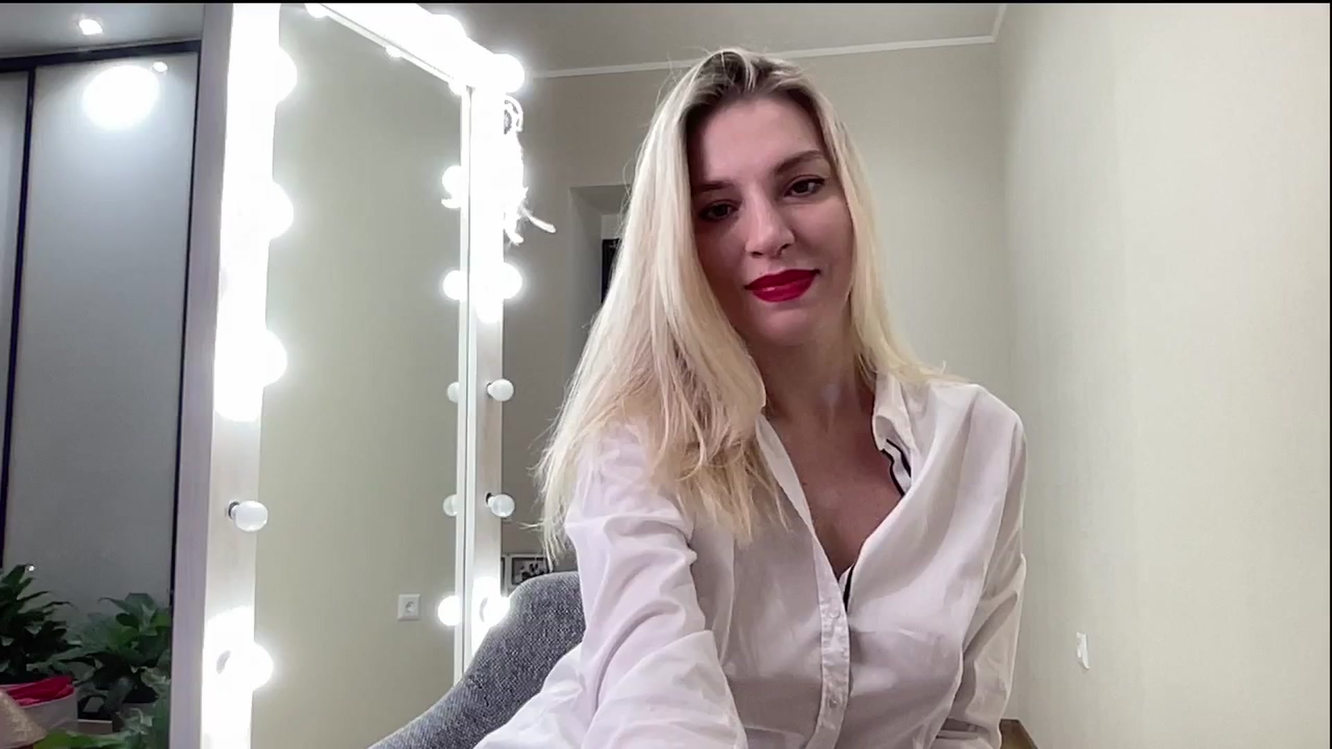 Gallery image thumbnail from AmazingkellyX's myfreecams stream on, 12/03/2024, 09:49 image 11 of 20