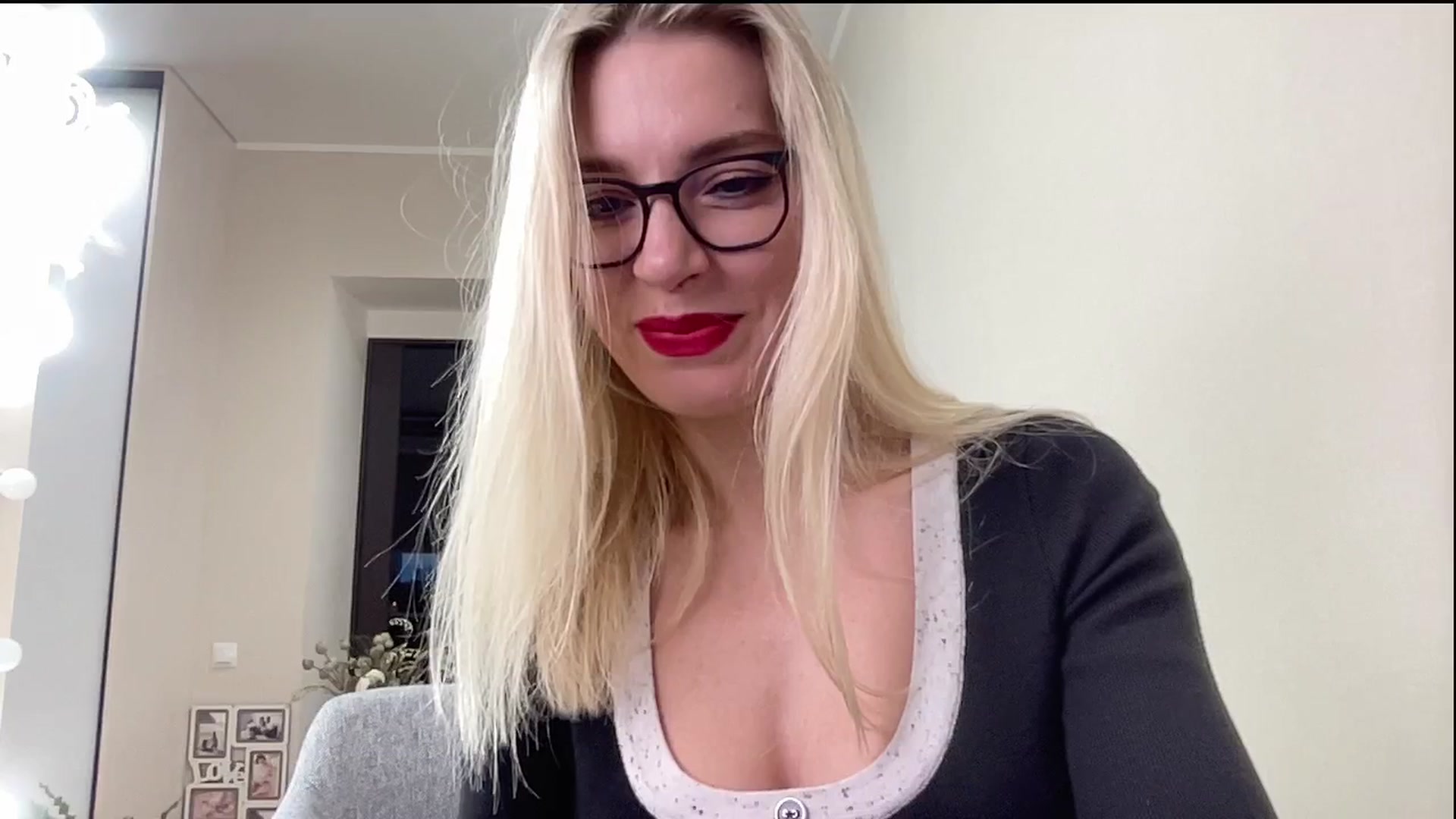 Gallery image thumbnail from AmazingkellyX's myfreecams stream on, 12/05/2024, 10:26 image 5 of 20