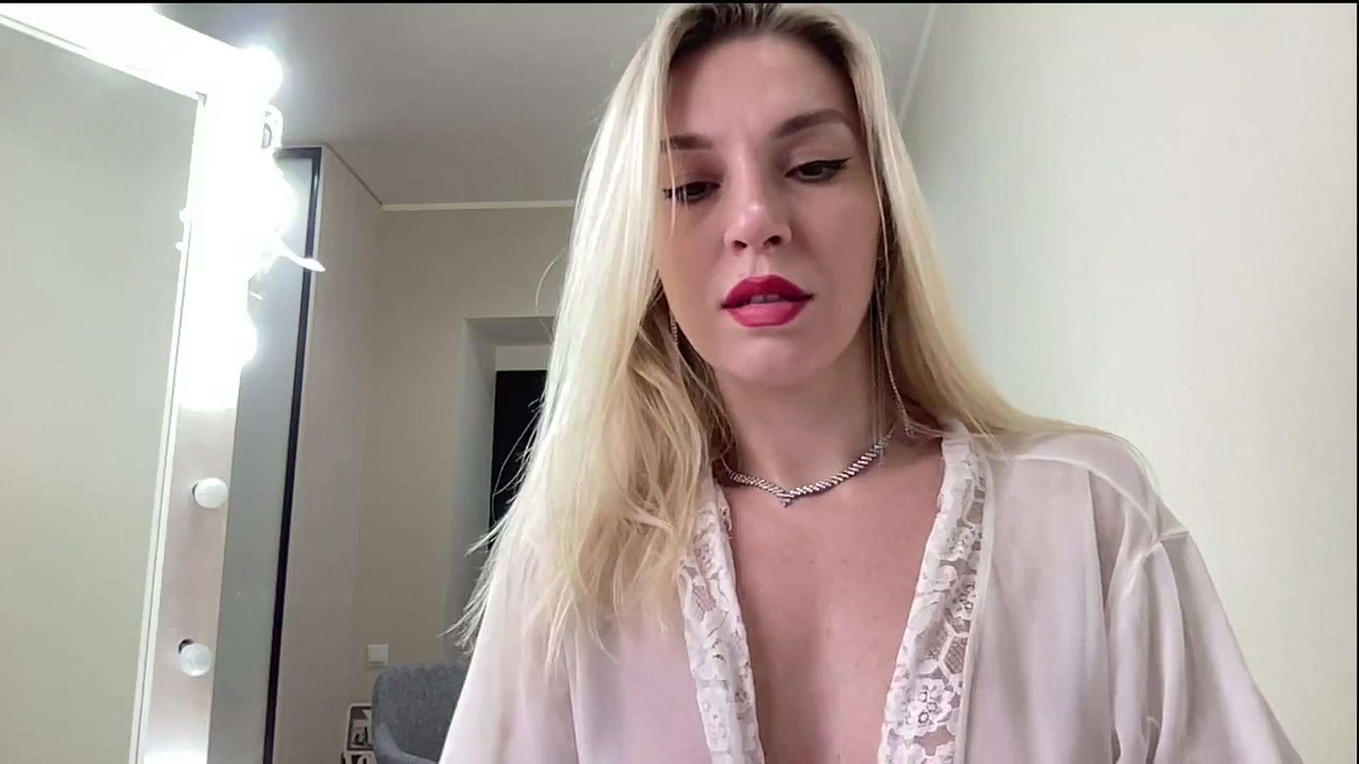 Gallery image thumbnail from AmazingkellyX's myfreecams stream on, 12/19/2024, 10:46 image 20 of 20