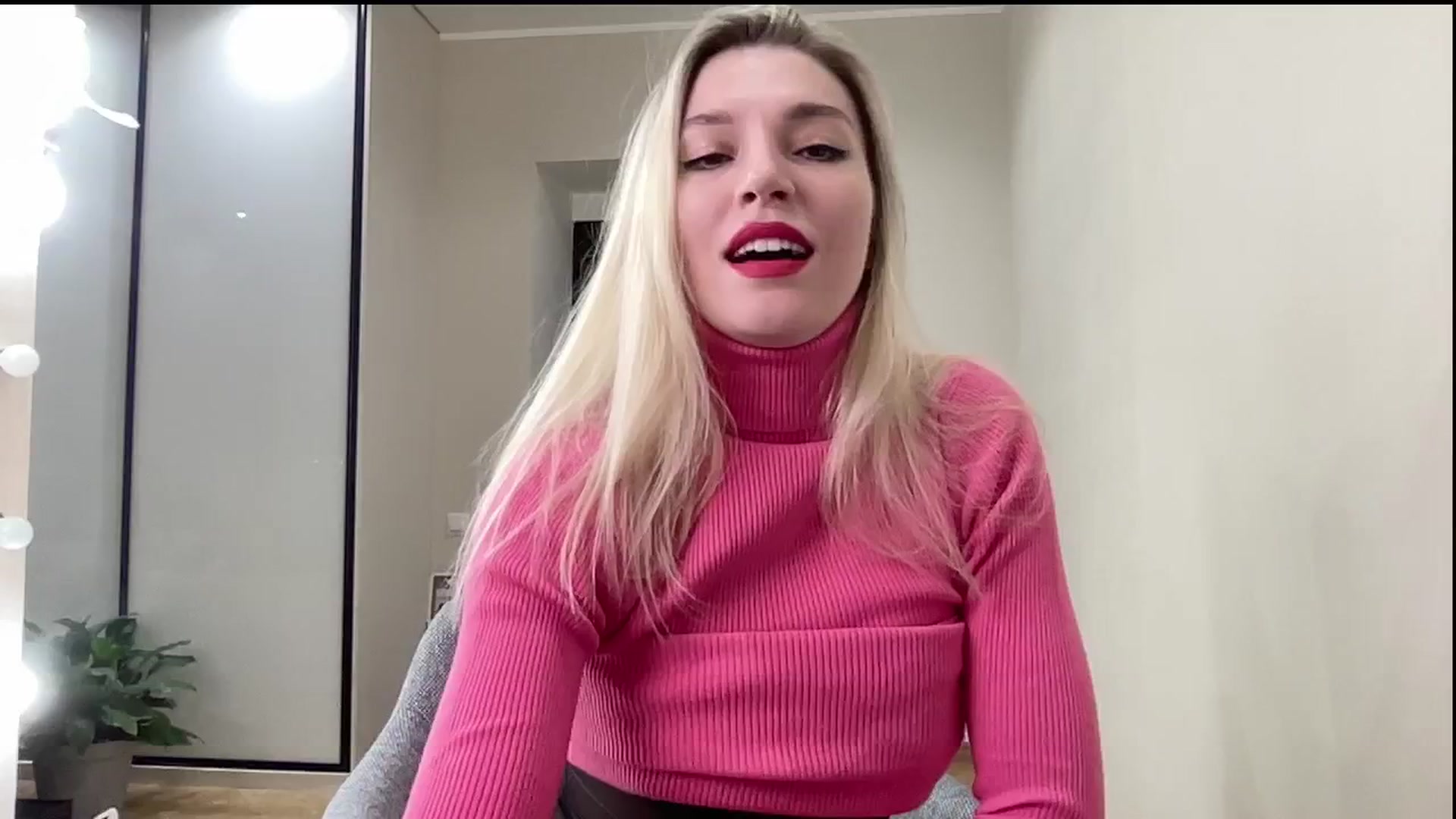 Gallery image thumbnail from AmazingkellyX's myfreecams stream on, 12/19/2024, 11:38 image 19 of 20