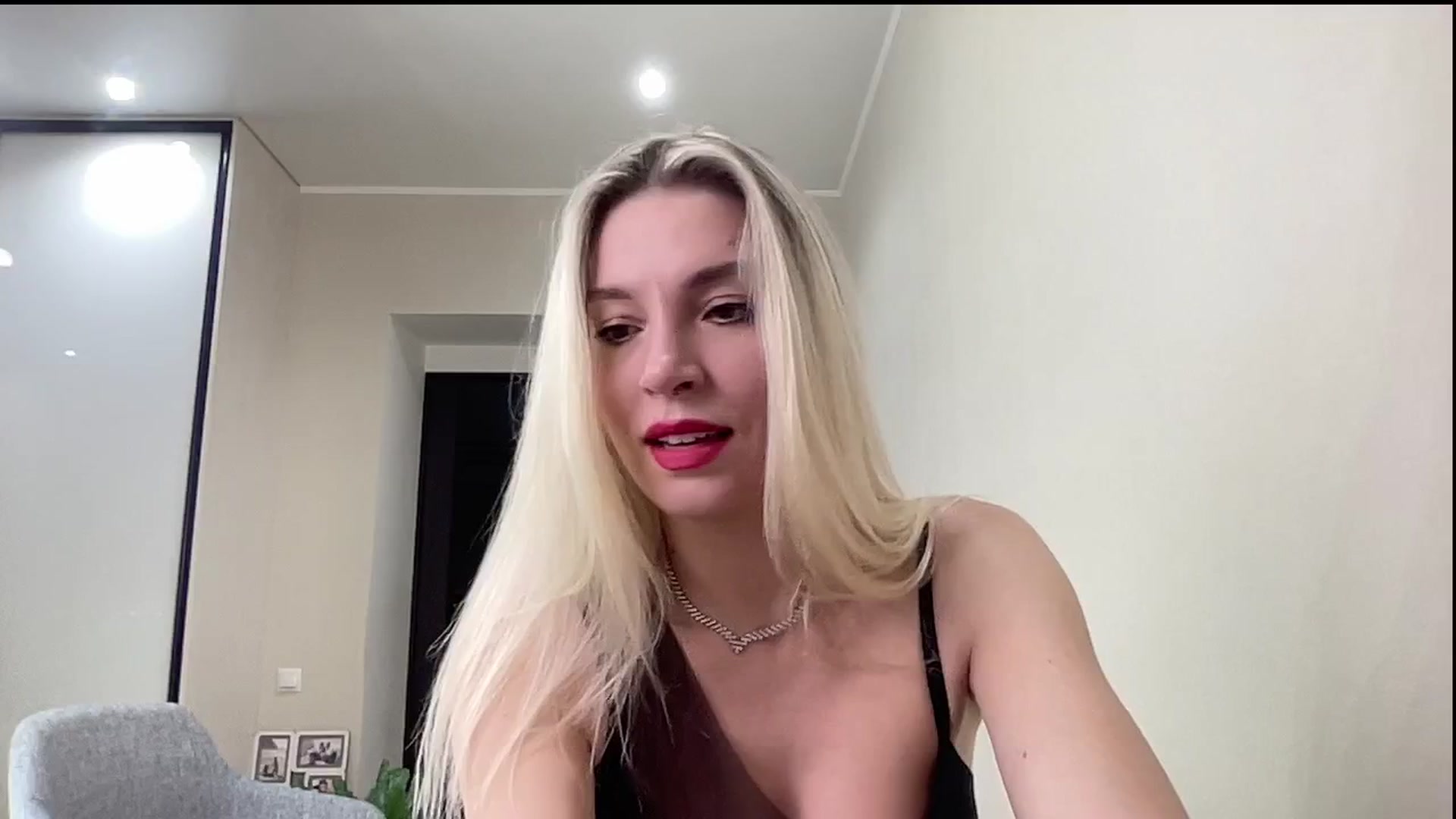 Gallery image thumbnail from AmazingkellyX's myfreecams stream on, 12/19/2024, 12:43 image 20 of 20