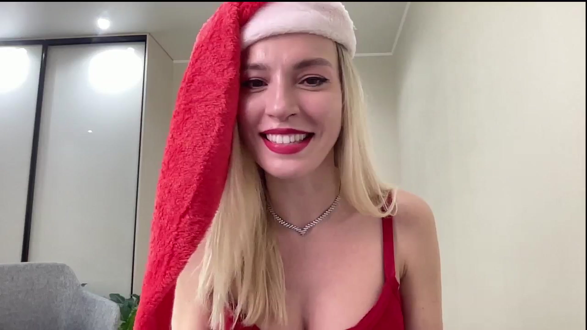 Gallery image thumbnail from AmazingkellyX's myfreecams stream on, 12/22/2024, 13:55 image 12 of 20