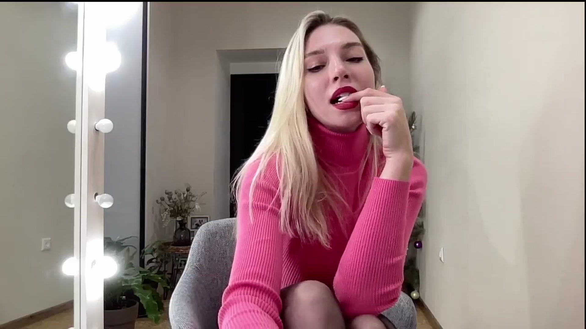 Gallery image thumbnail from AmazingkellyX's myfreecams stream on, 01/03/2025, 11:06 image 14 of 20