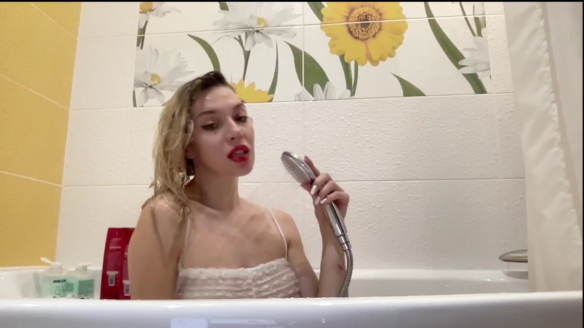 Gallery image thumbnail from AmazingkellyX's myfreecams stream on, 01/05/2025, 14:33 image 11 of 20