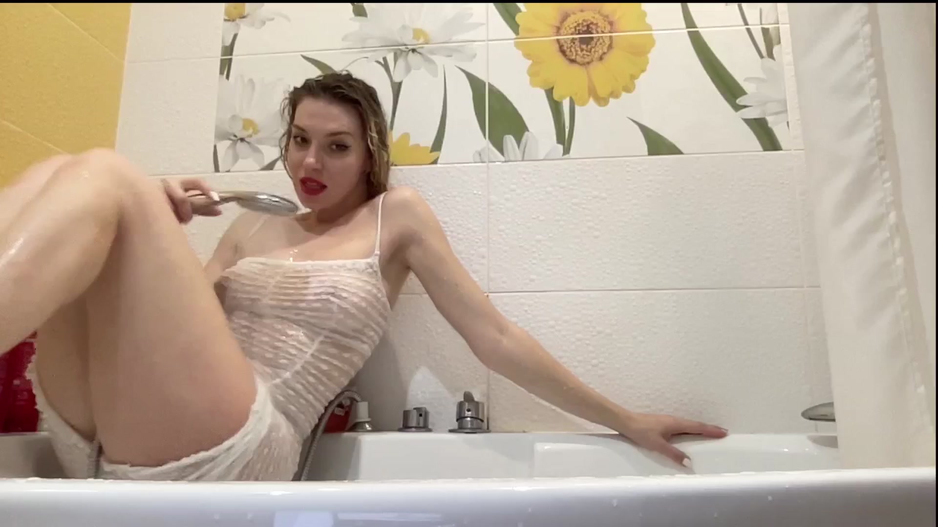 Gallery image thumbnail from AmazingkellyX's myfreecams stream on, 01/05/2025, 14:33 image 12 of 20
