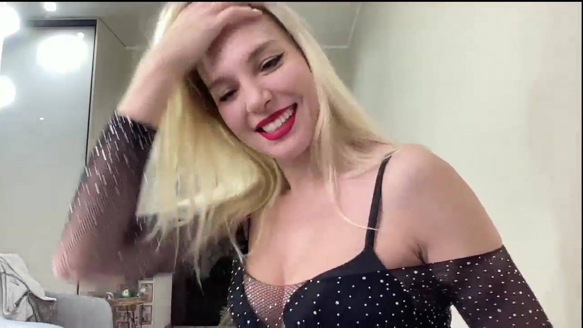 Gallery image thumbnail from AmazingkellyX's myfreecams stream on, 01/12/2025, 12:11 image 10 of 20