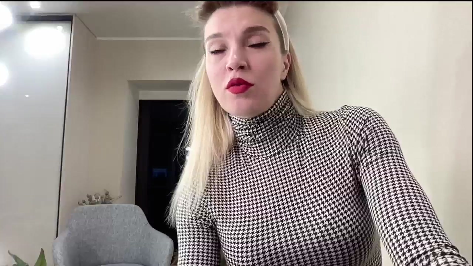 Gallery image thumbnail from AmazingkellyX's myfreecams stream on, 01/12/2025, 12:11 image 7 of 20