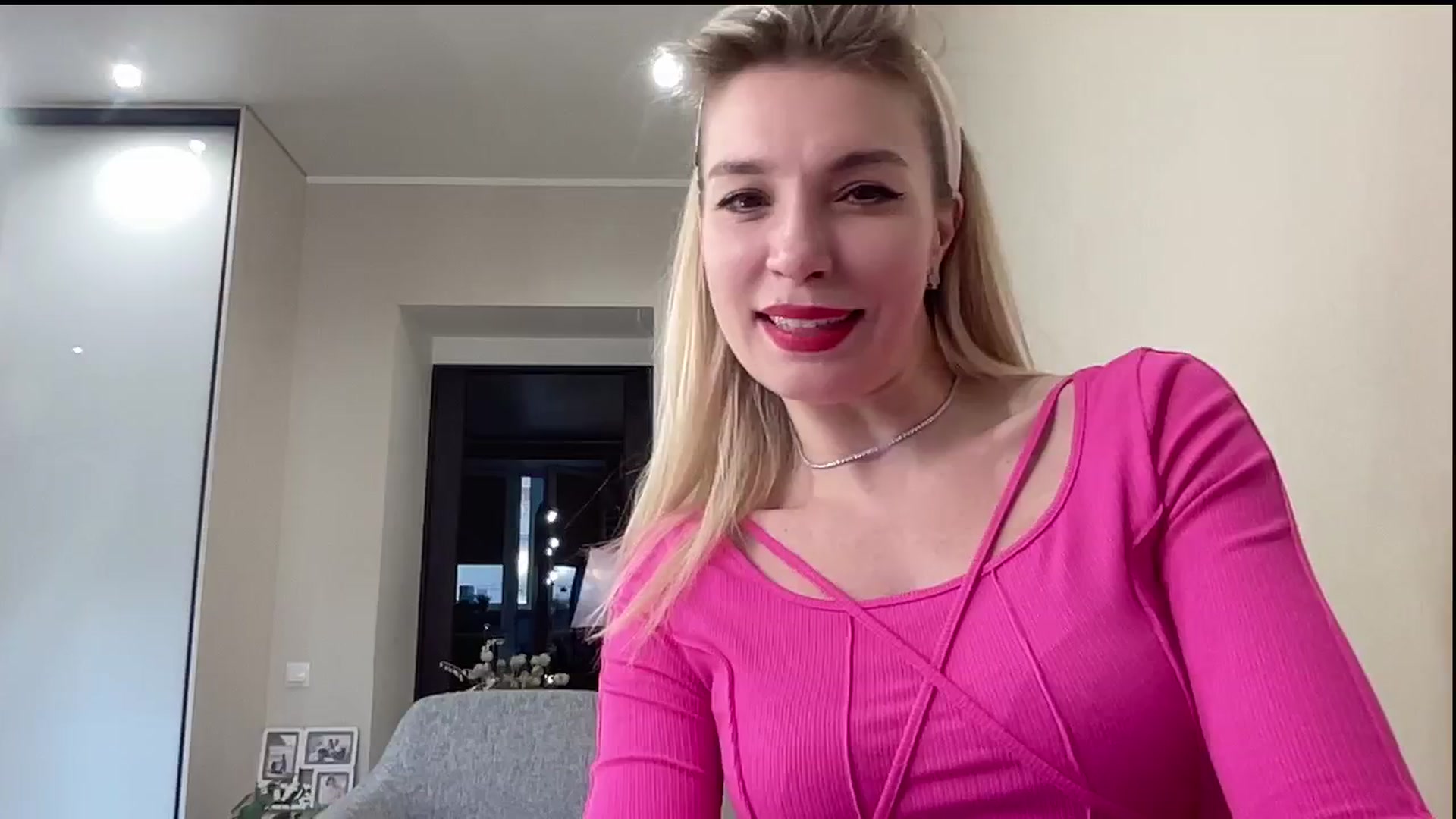 Gallery image thumbnail from AmazingkellyX's myfreecams stream on, 01/19/2025, 12:27 image 3 of 20
