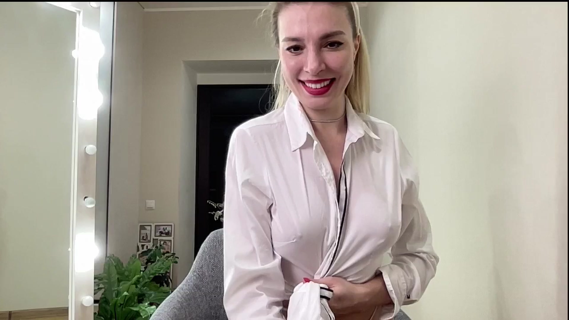 Gallery image thumbnail from AmazingkellyX's myfreecams stream on, 01/24/2025, 13:27 image 17 of 20