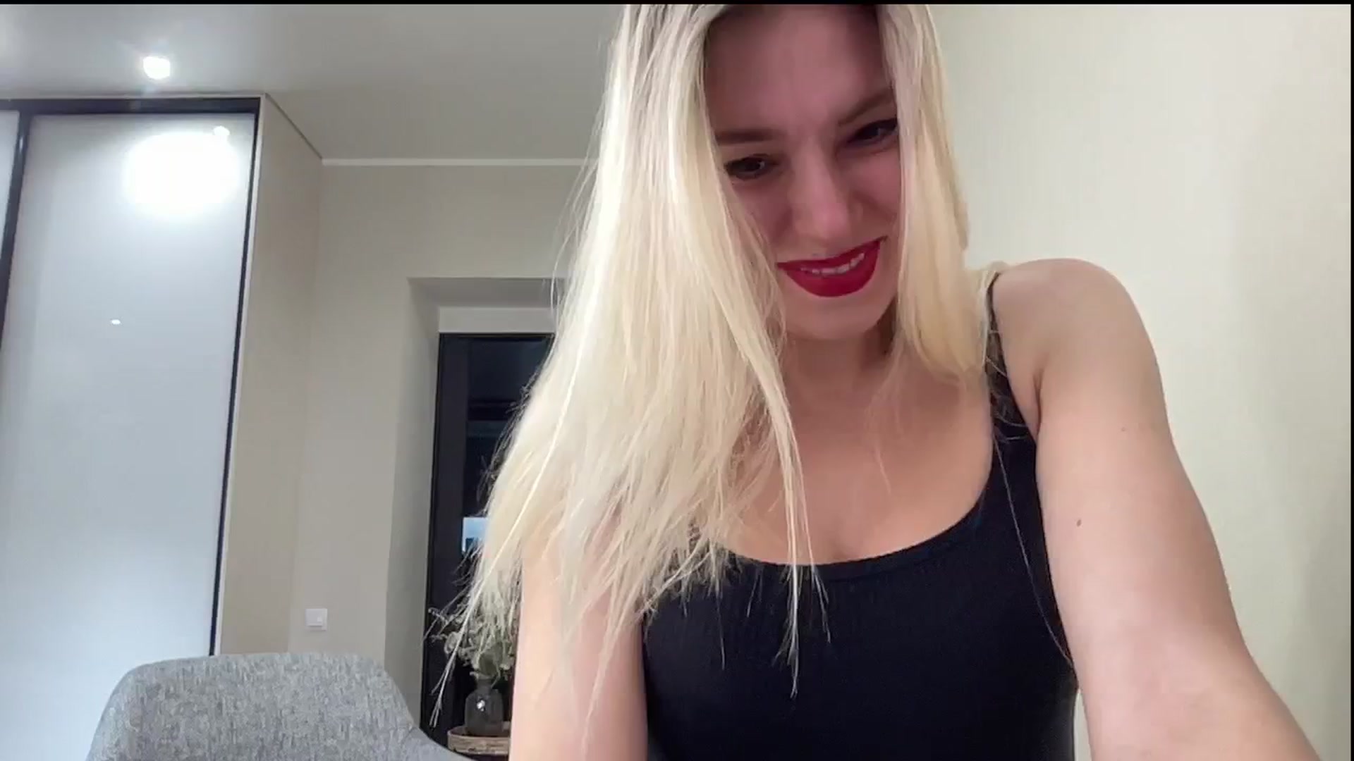 Gallery image thumbnail from AmazingkellyX's myfreecams stream on, 01/26/2025, 10:08 image 10 of 20