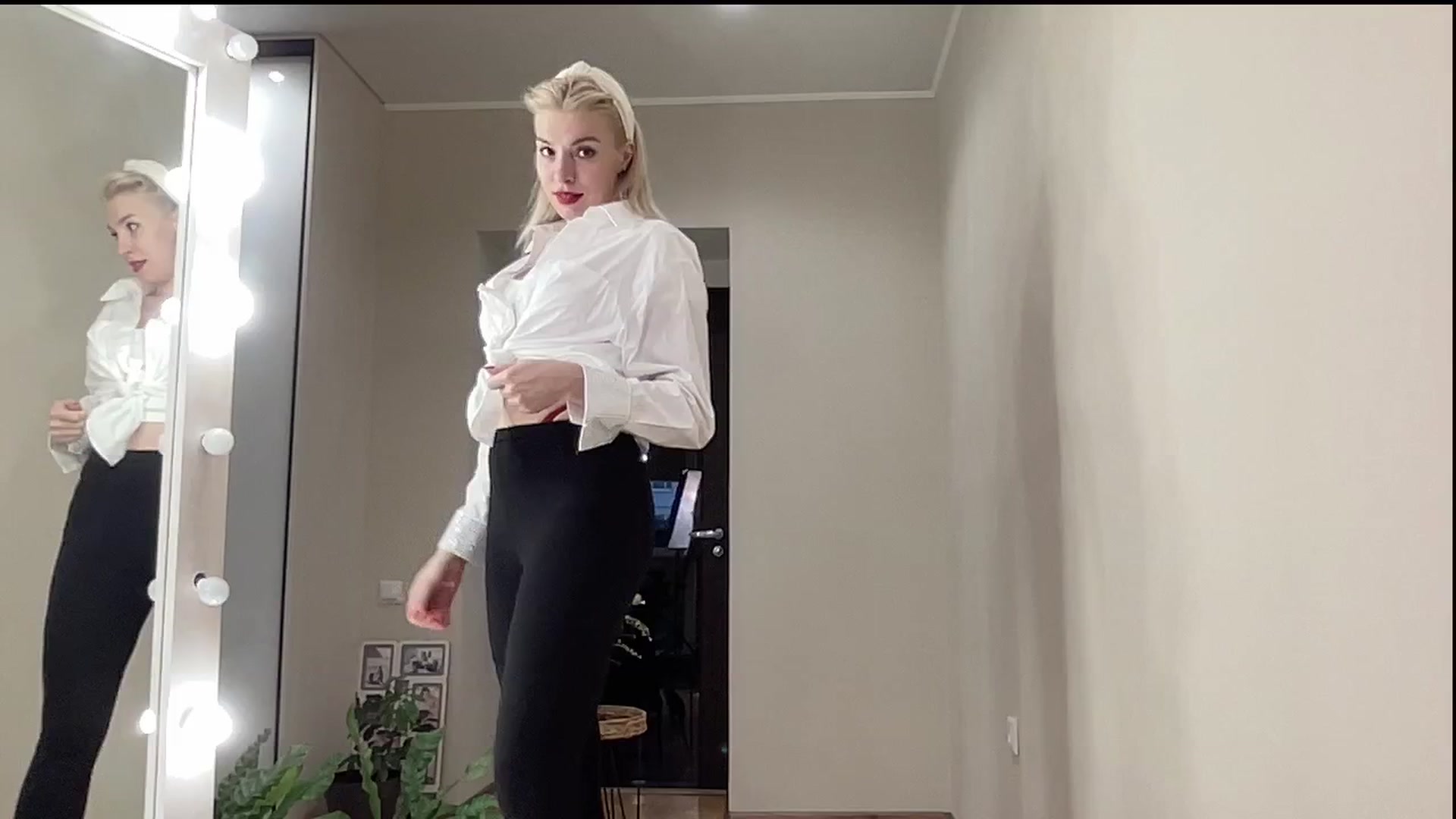 Gallery image thumbnail from AmazingkellyX's myfreecams stream on, 02/02/2025, 10:49 image 19 of 20