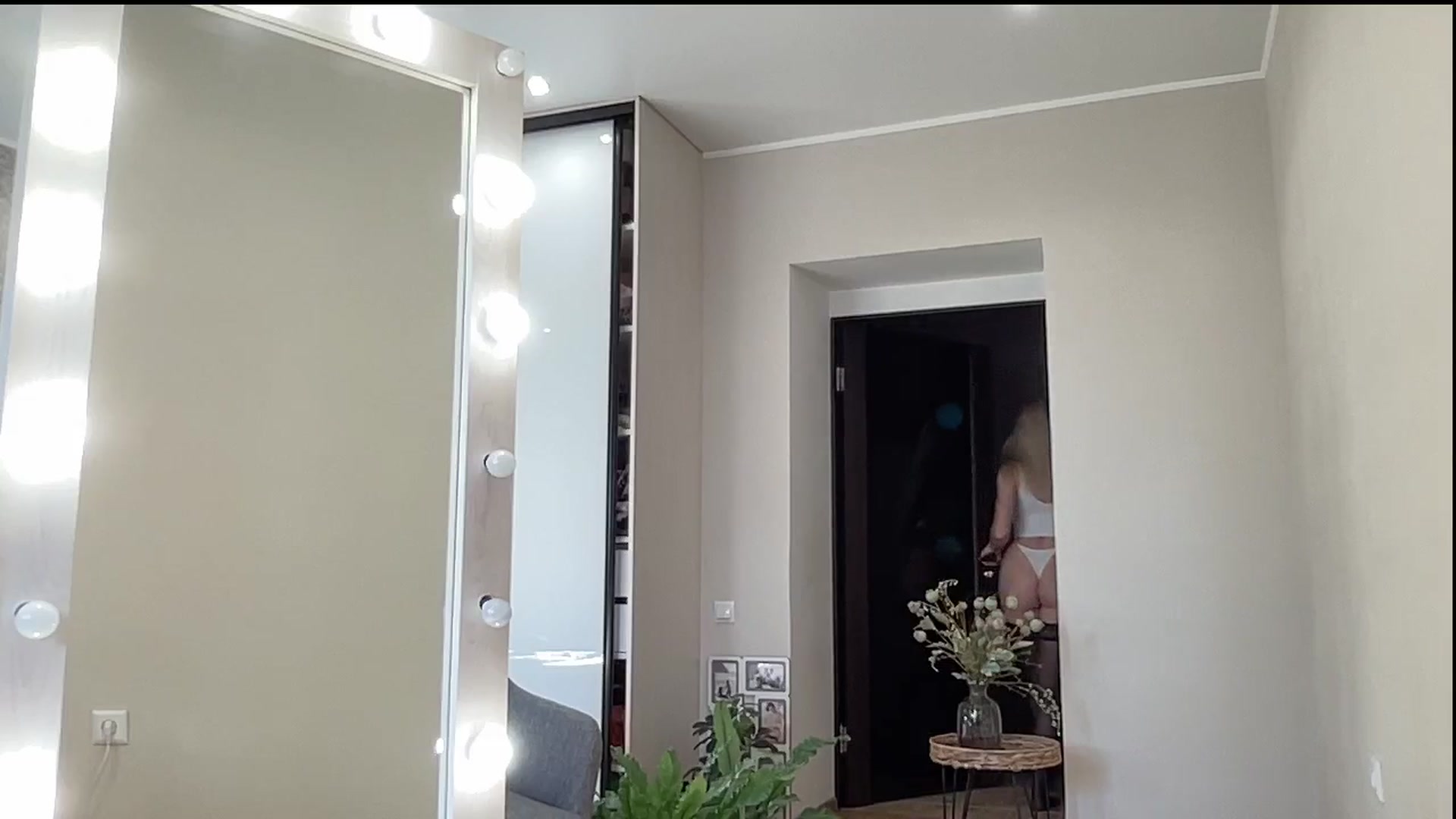 Gallery image thumbnail from AmazingkellyX's myfreecams stream on, 02/06/2025, 09:38 image 12 of 20