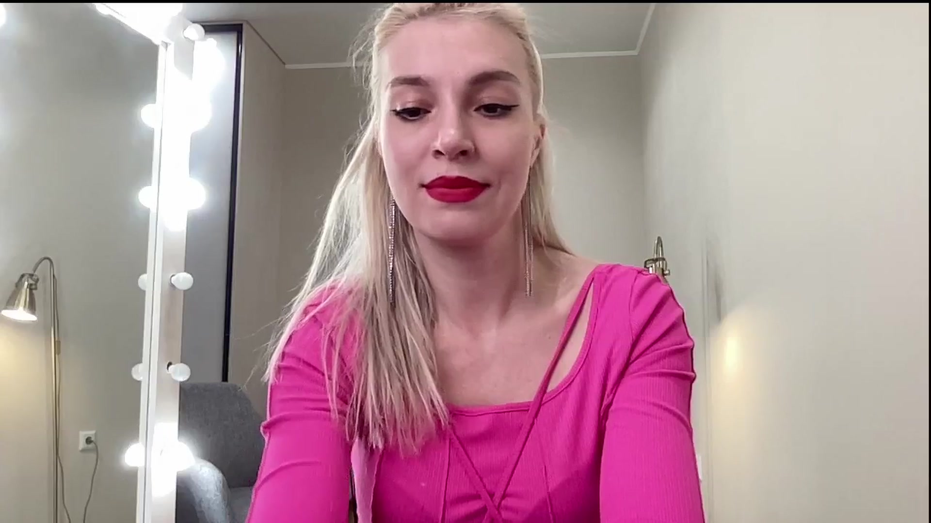 Gallery image thumbnail from AmazingkellyX's myfreecams stream on, 02/08/2025, 13:42 image 2 of 20