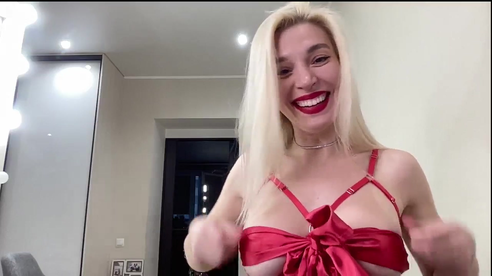 Gallery image thumbnail from AmazingkellyX's myfreecams stream on, 02/16/2025, 13:29 image 12 of 20