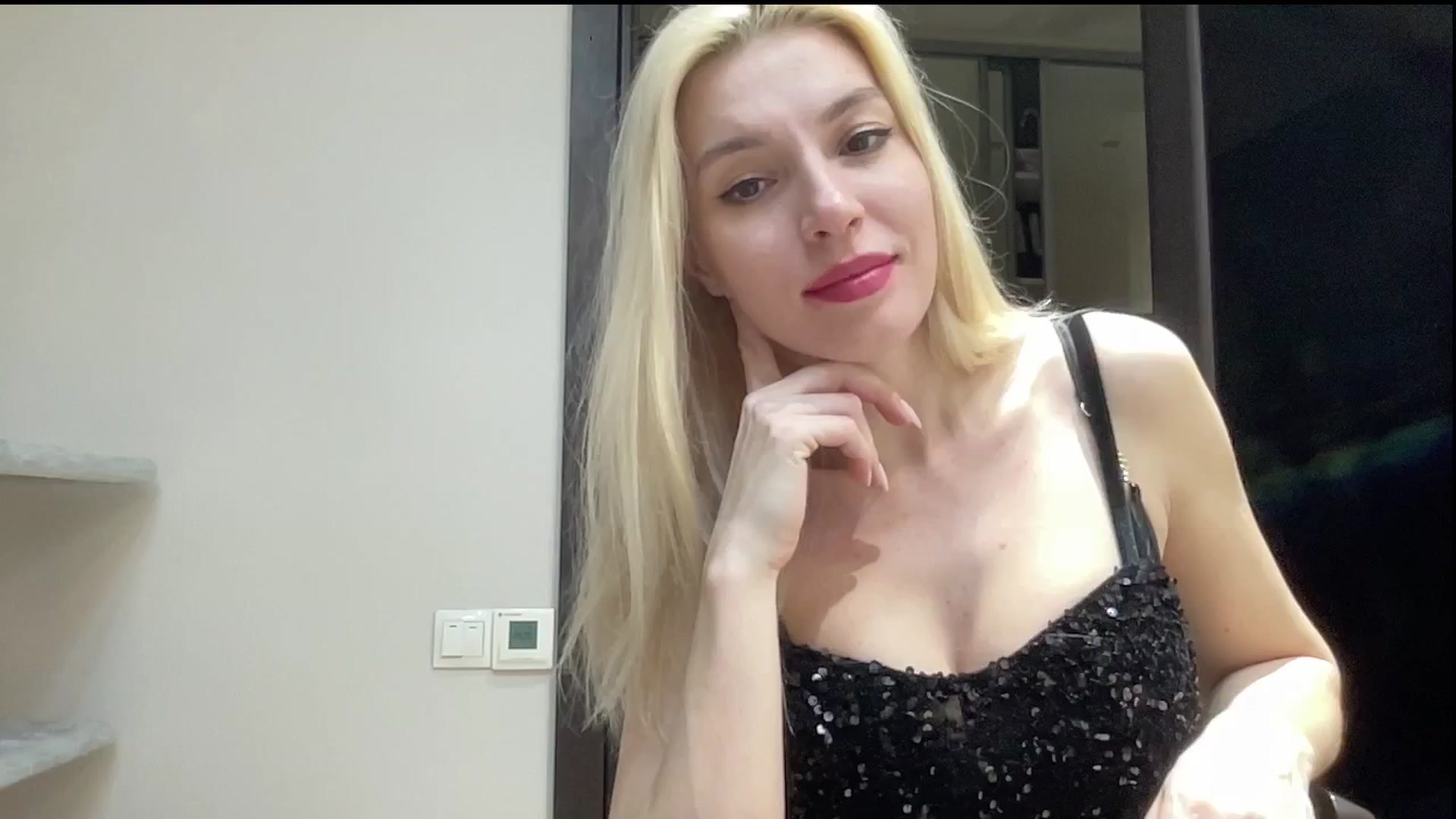 Gallery image thumbnail from AmazingkellyX's myfreecams stream on, 02/22/2025, 13:17 image 15 of 20