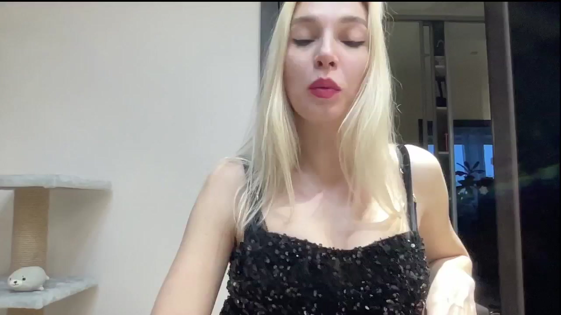 Gallery image thumbnail from AmazingkellyX's myfreecams stream on, 02/22/2025, 13:17 image 9 of 20