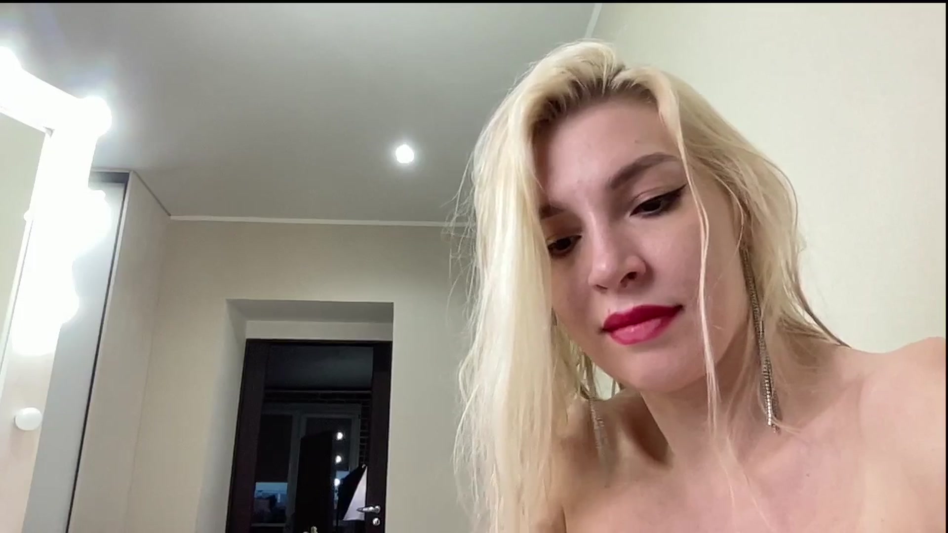 Gallery image thumbnail from AmazingkellyX's myfreecams stream on, 03/02/2025, 13:53 image 3 of 20