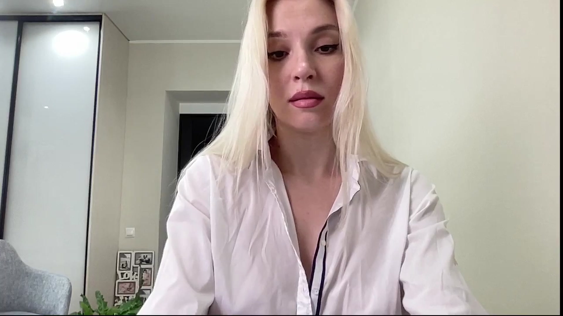 Gallery image thumbnail from AmazingkellyX's myfreecams stream on, 04/10/2025, 12:08 image 12 of 20