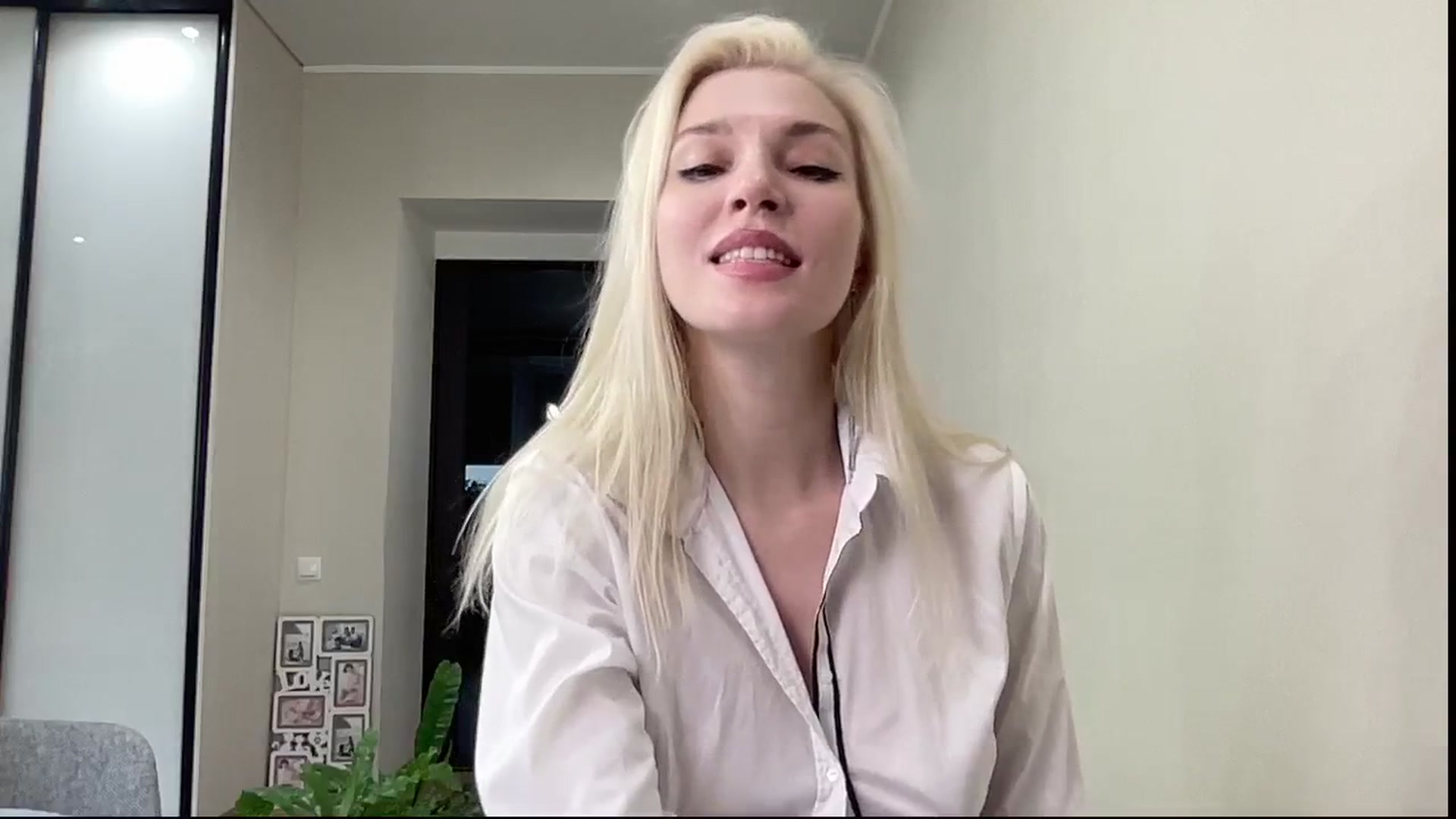 Gallery image thumbnail from AmazingkellyX's myfreecams stream on, 04/13/2025, 11:58 image 14 of 20