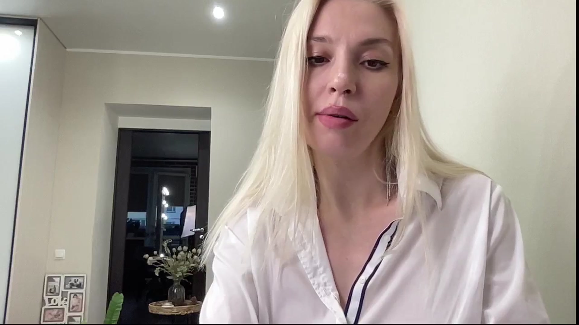 Gallery image thumbnail from AmazingkellyX's myfreecams stream on, 04/13/2025, 13:26 image 6 of 20