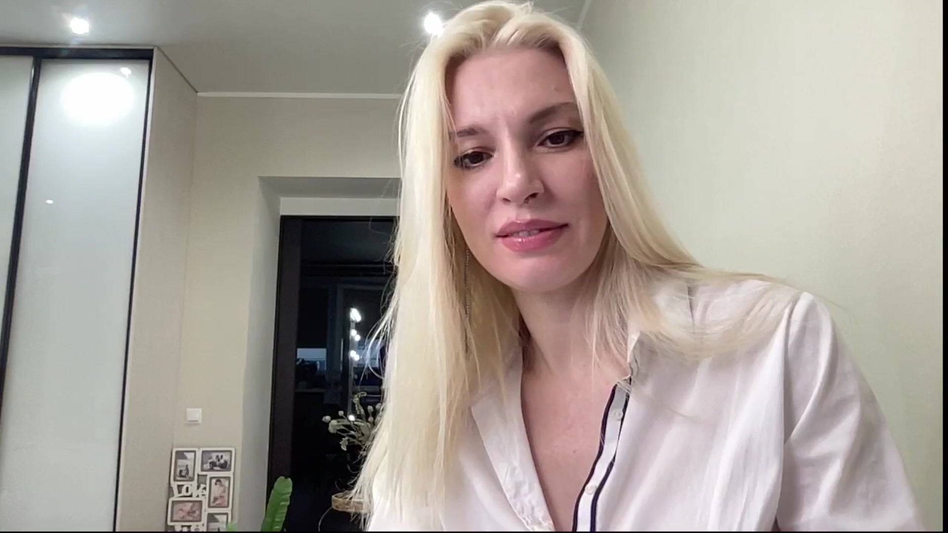 Gallery image thumbnail from AmazingkellyX's myfreecams stream on, 04/13/2025, 13:26 image 11 of 20