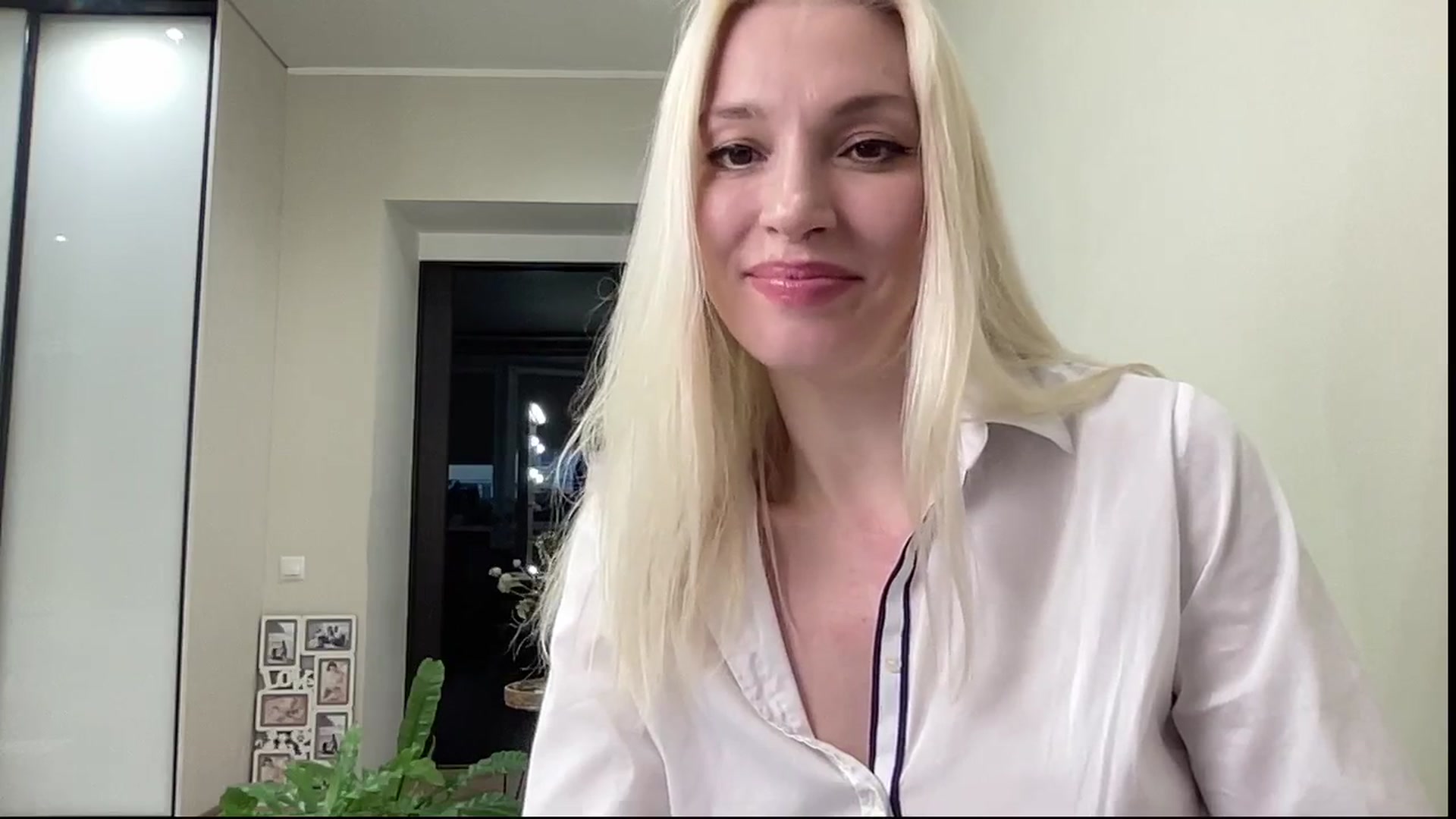 Gallery image thumbnail from AmazingkellyX's myfreecams stream on, 04/13/2025, 13:26 image 15 of 20