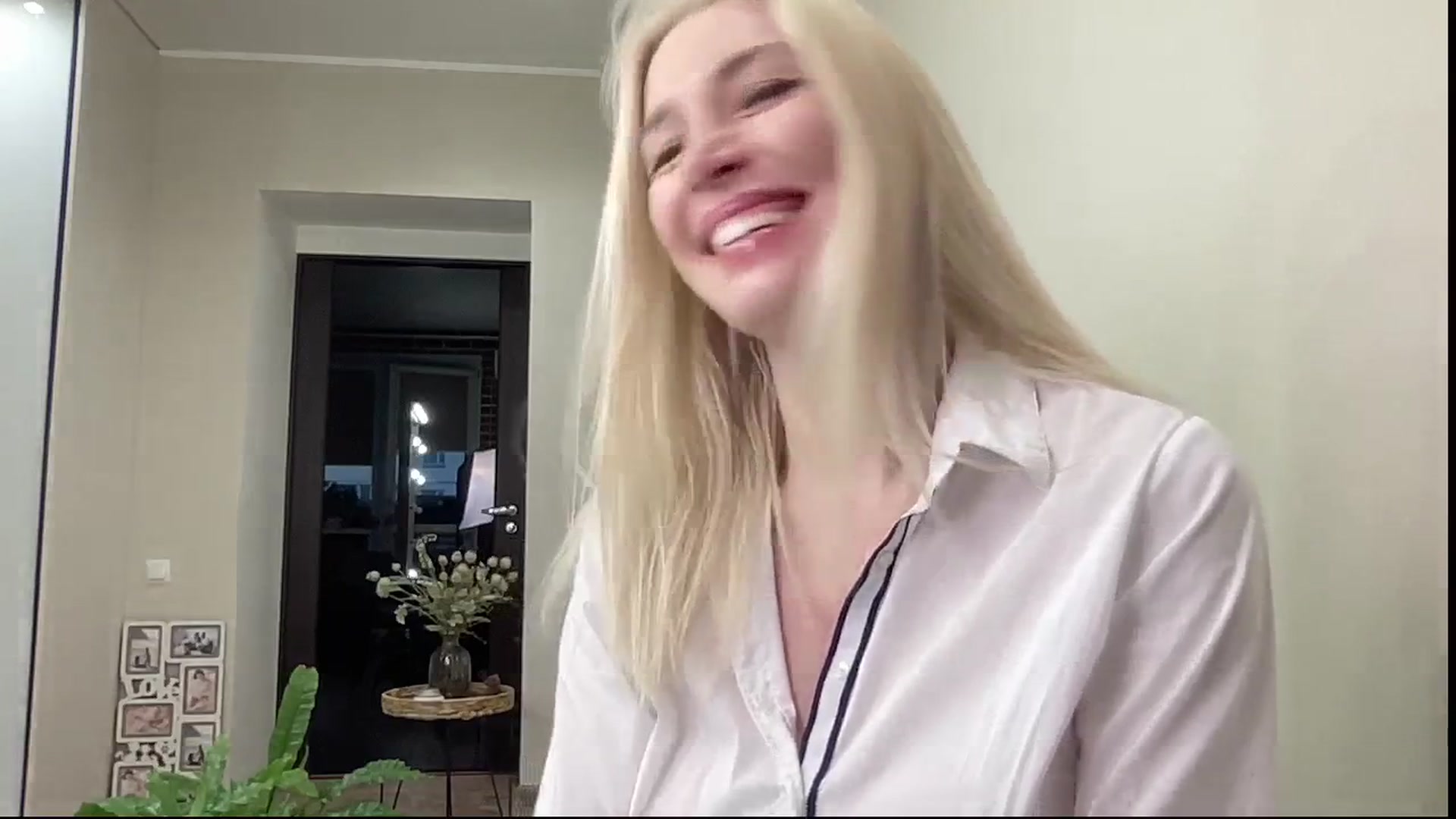 Gallery image thumbnail from AmazingkellyX's myfreecams stream on, 04/13/2025, 13:26 image 17 of 20