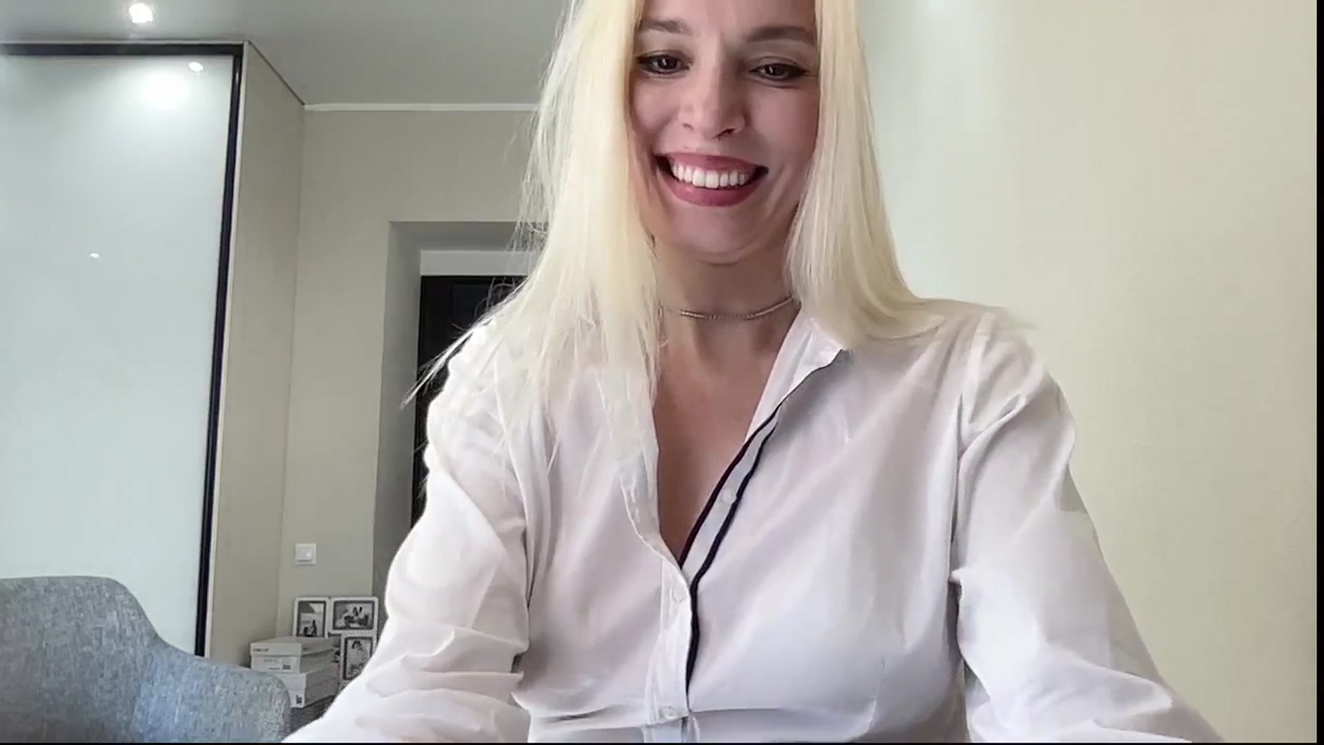 Gallery image thumbnail from AmazingkellyX's myfreecams stream on, 04/22/2025, 11:12 image 18 of 20