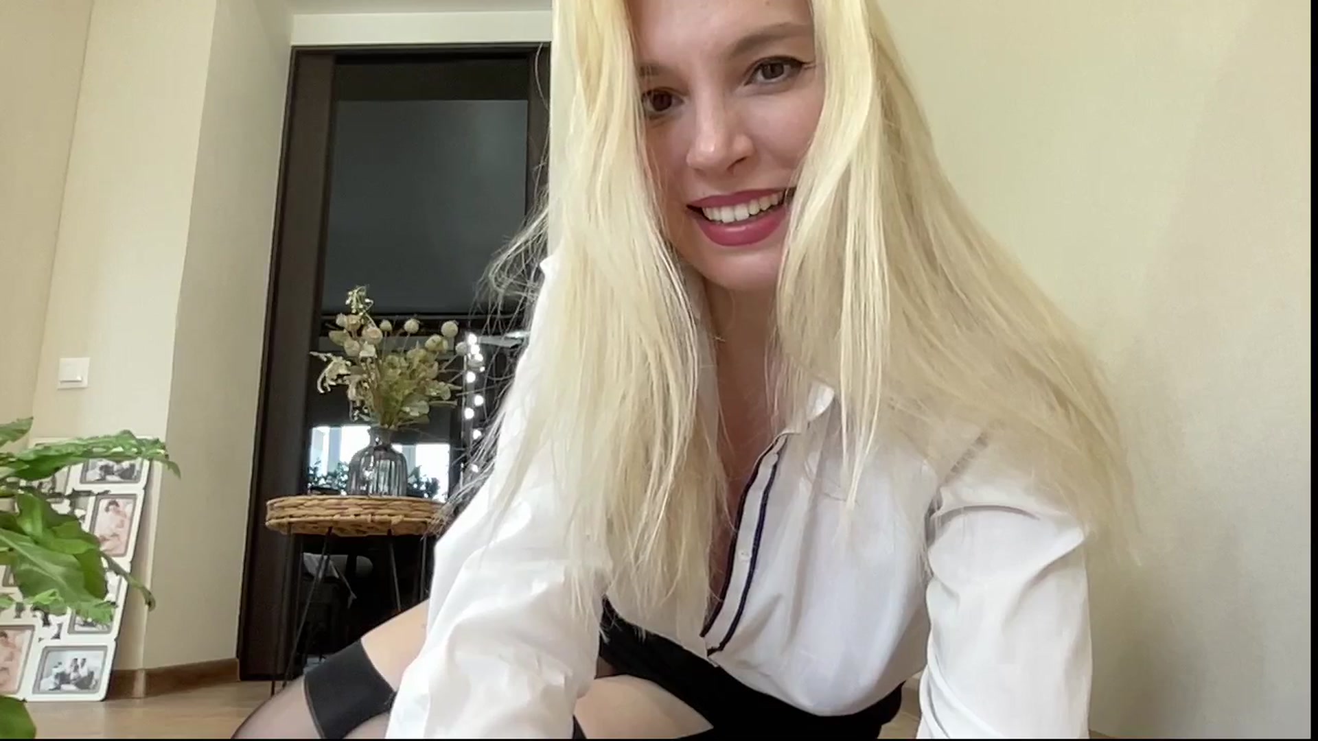 Gallery image thumbnail from AmazingkellyX's myfreecams stream on, 04/25/2025, 10:46 image 4 of 20