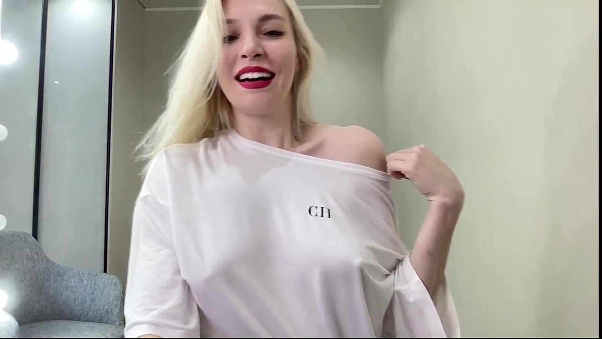 Gallery image thumbnail from AmazingkellyX's myfreecams stream on, 05/08/2025, 12:54 image 2 of 20