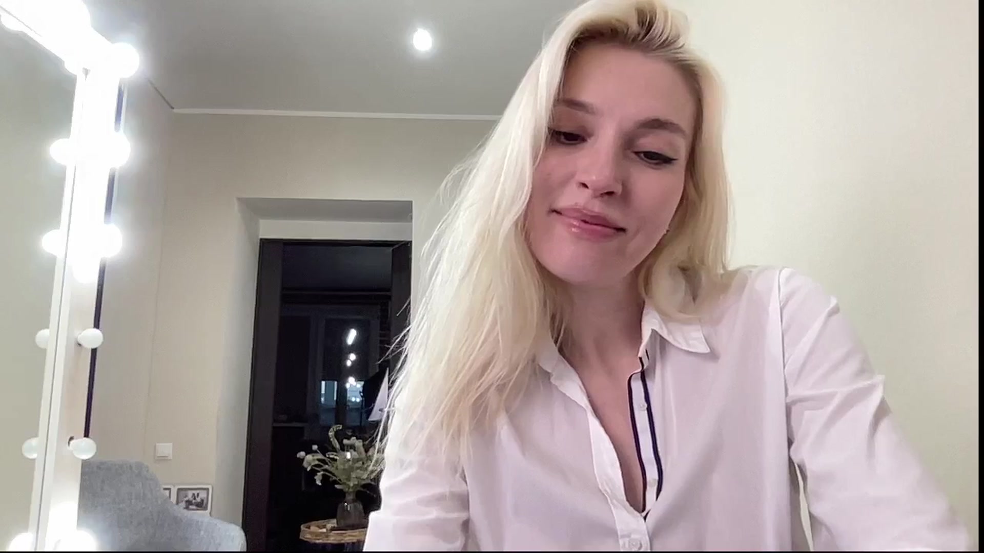 Gallery image thumbnail from AmazingkellyX's myfreecams stream on, 05/15/2025, 12:35 image 12 of 20