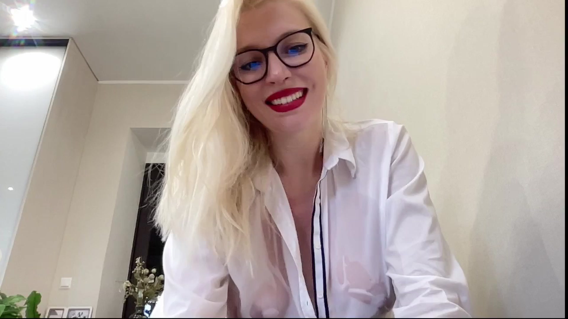 Gallery image thumbnail from AmazingkellyX's myfreecams stream on, 06/15/2025, 13:57 image 19 of 20