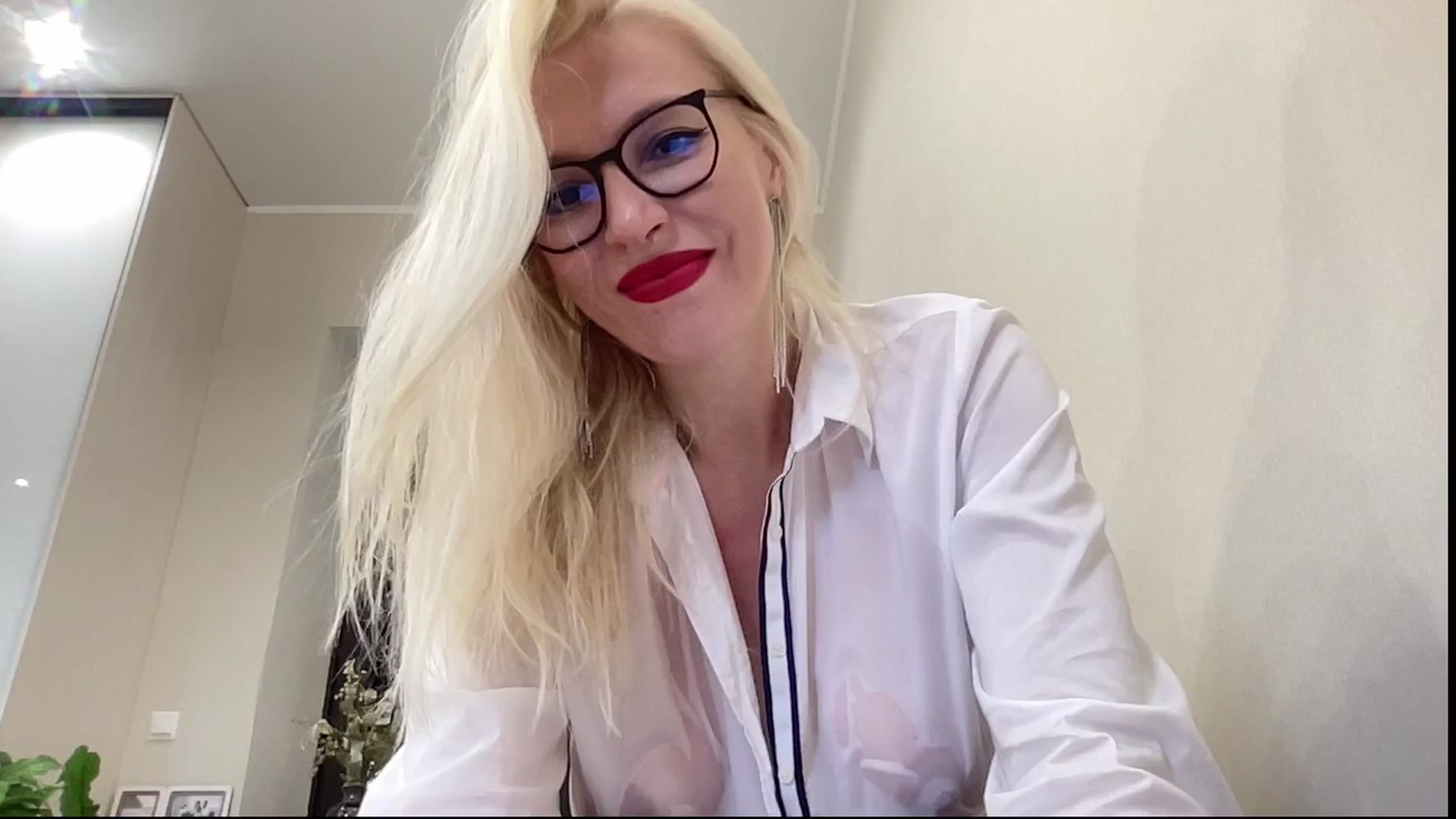 Gallery image thumbnail from AmazingkellyX's myfreecams stream on, 06/15/2025, 13:57 image 20 of 20