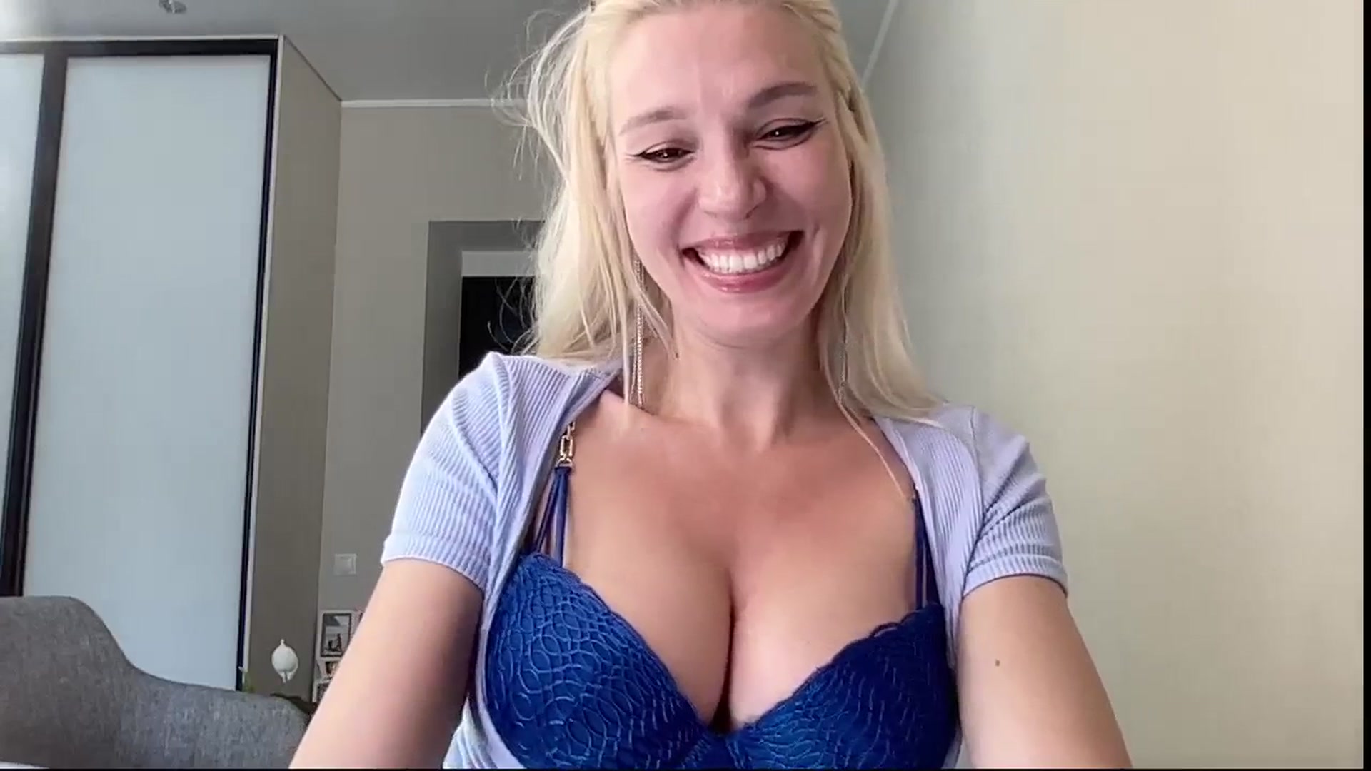 Gallery image thumbnail from AmazingkellyX's myfreecams stream on, 06/19/2025, 10:45 image 13 of 20