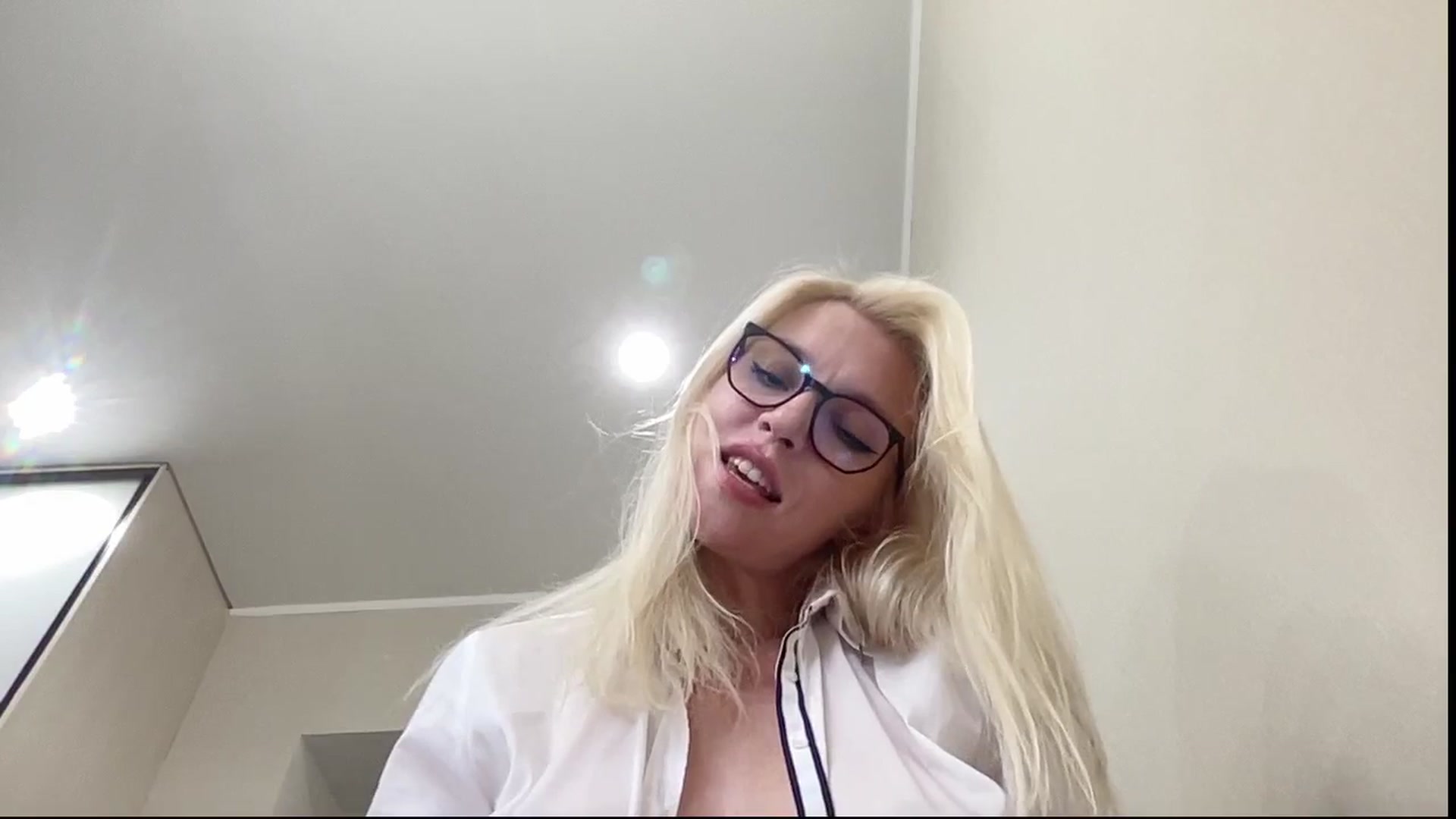 Gallery image thumbnail from AmazingkellyX's myfreecams stream on, 06/22/2025, 12:49 image 13 of 20
