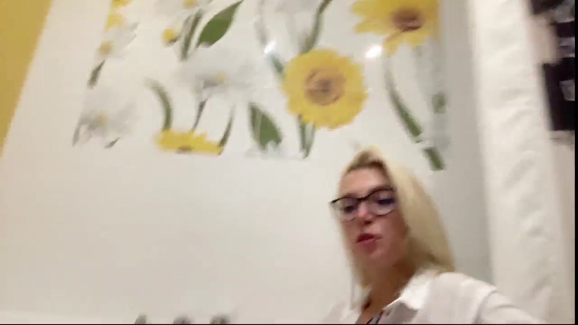 Gallery image thumbnail from AmazingkellyX's myfreecams stream on, 07/03/2025, 12:19 image 15 of 20