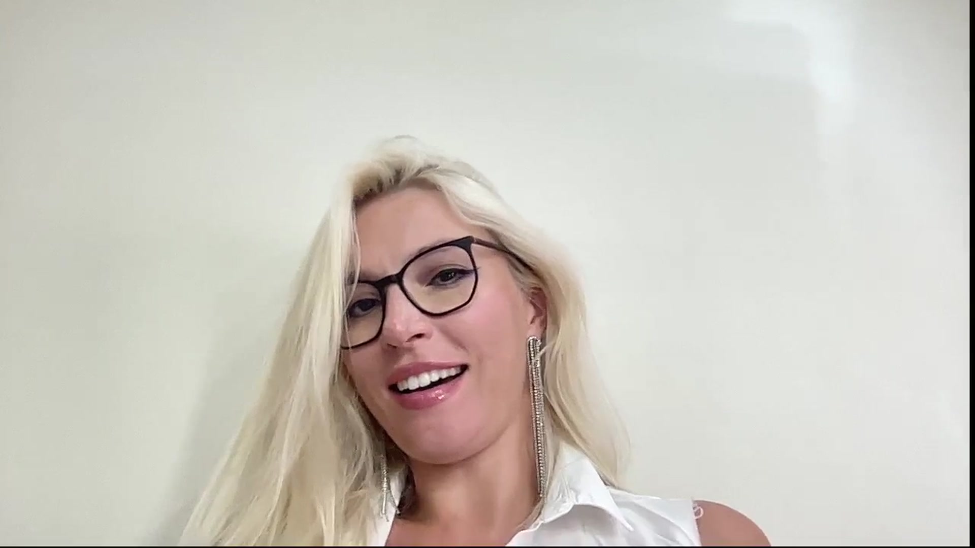 Gallery image thumbnail from AmazingkellyX's myfreecams stream on, 07/10/2025, 12:37 image 16 of 20