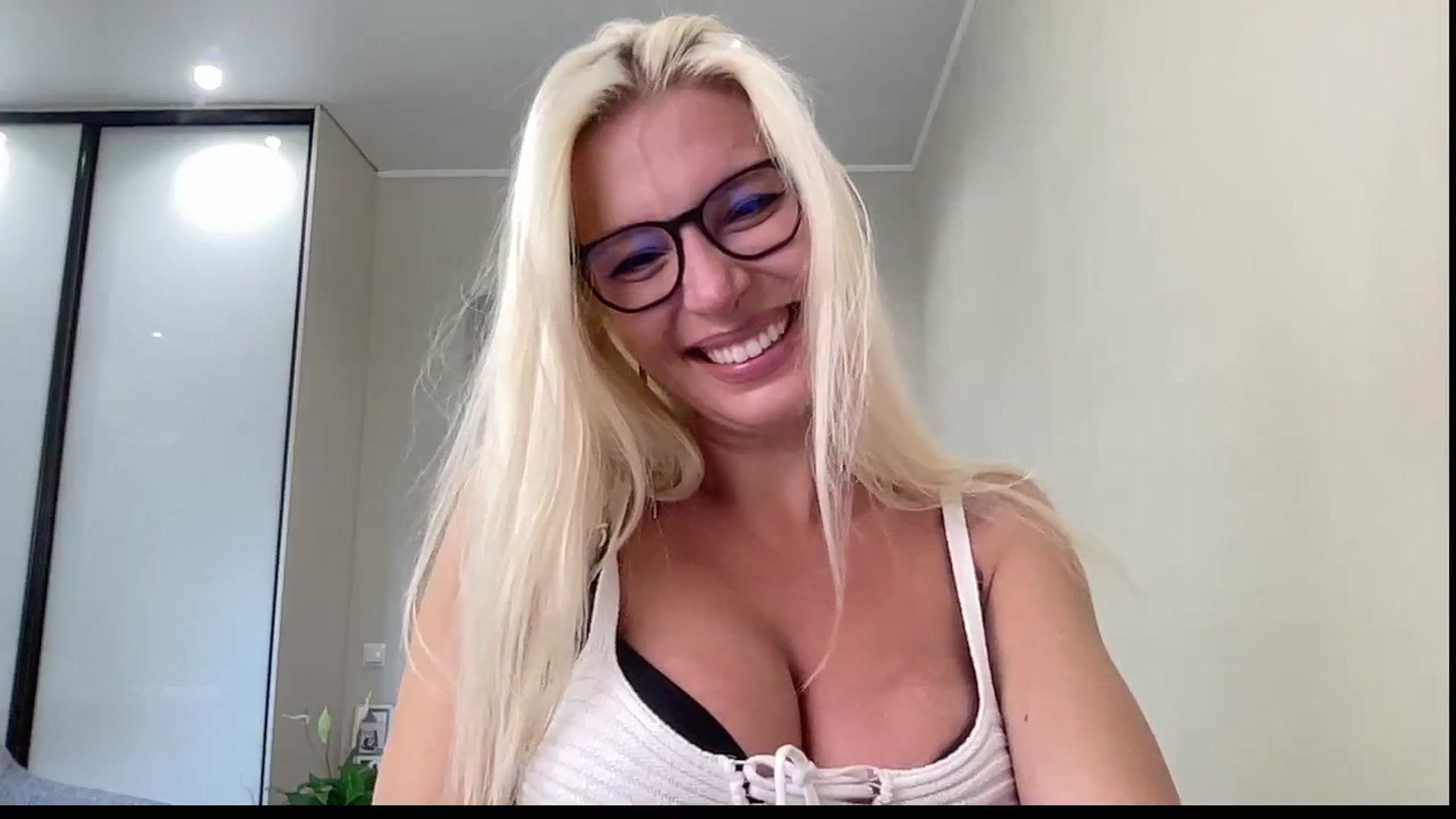 Gallery image thumbnail from AmazingkellyX's myfreecams stream on, 07/17/2025, 10:56 image 3 of 20
