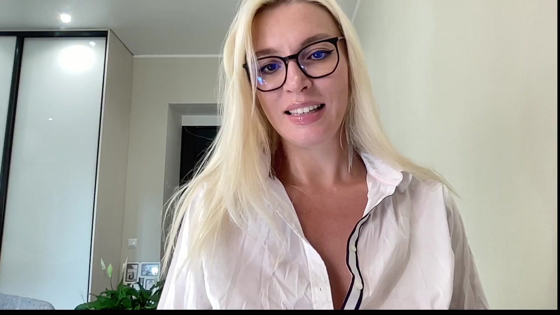 Gallery image thumbnail from AmazingkellyX's myfreecams stream on, 07/17/2025, 13:23 image 3 of 20