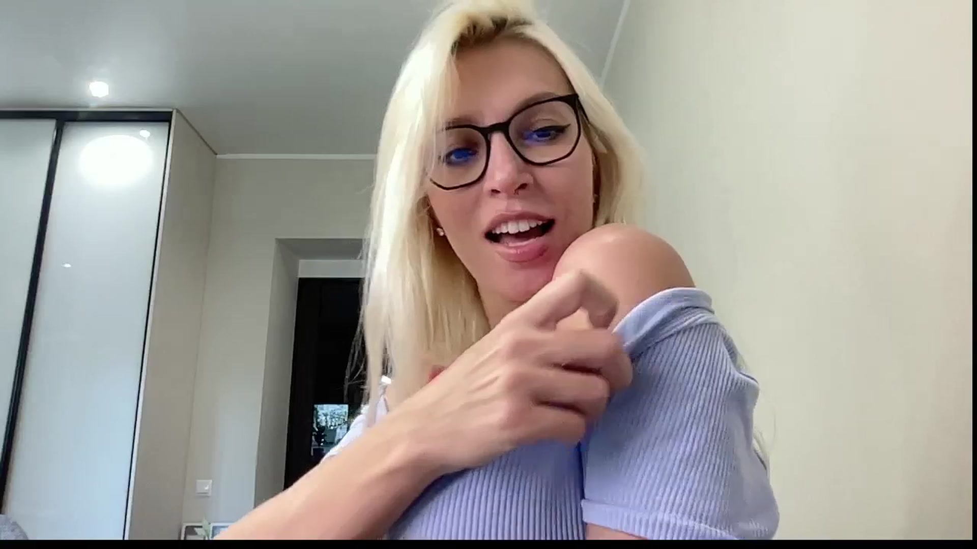 Gallery image thumbnail from AmazingkellyX's myfreecams stream on, 07/19/2025, 10:22 image 12 of 20