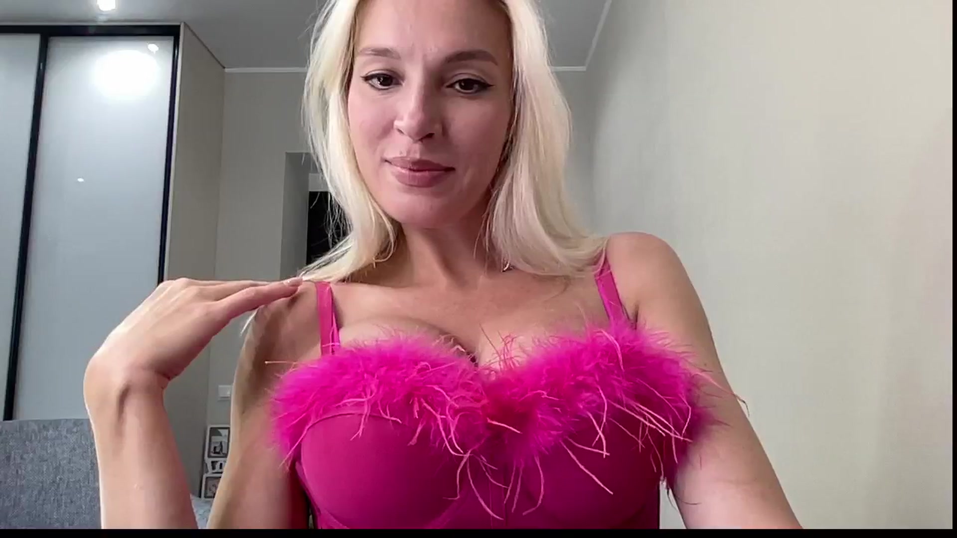 Gallery image thumbnail from AmazingkellyX's myfreecams stream on, 07/26/2025, 10:04 image 4 of 20